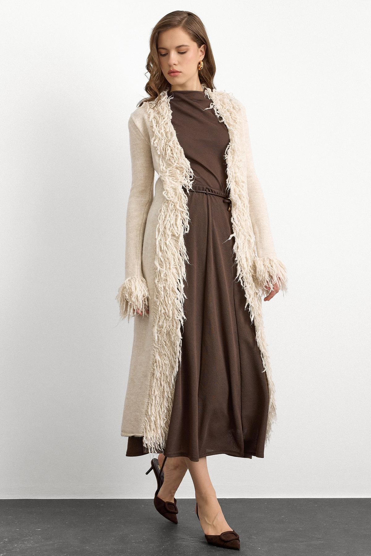 Püskül Detaylı Uzun Triko Hırka TAŞ 8281