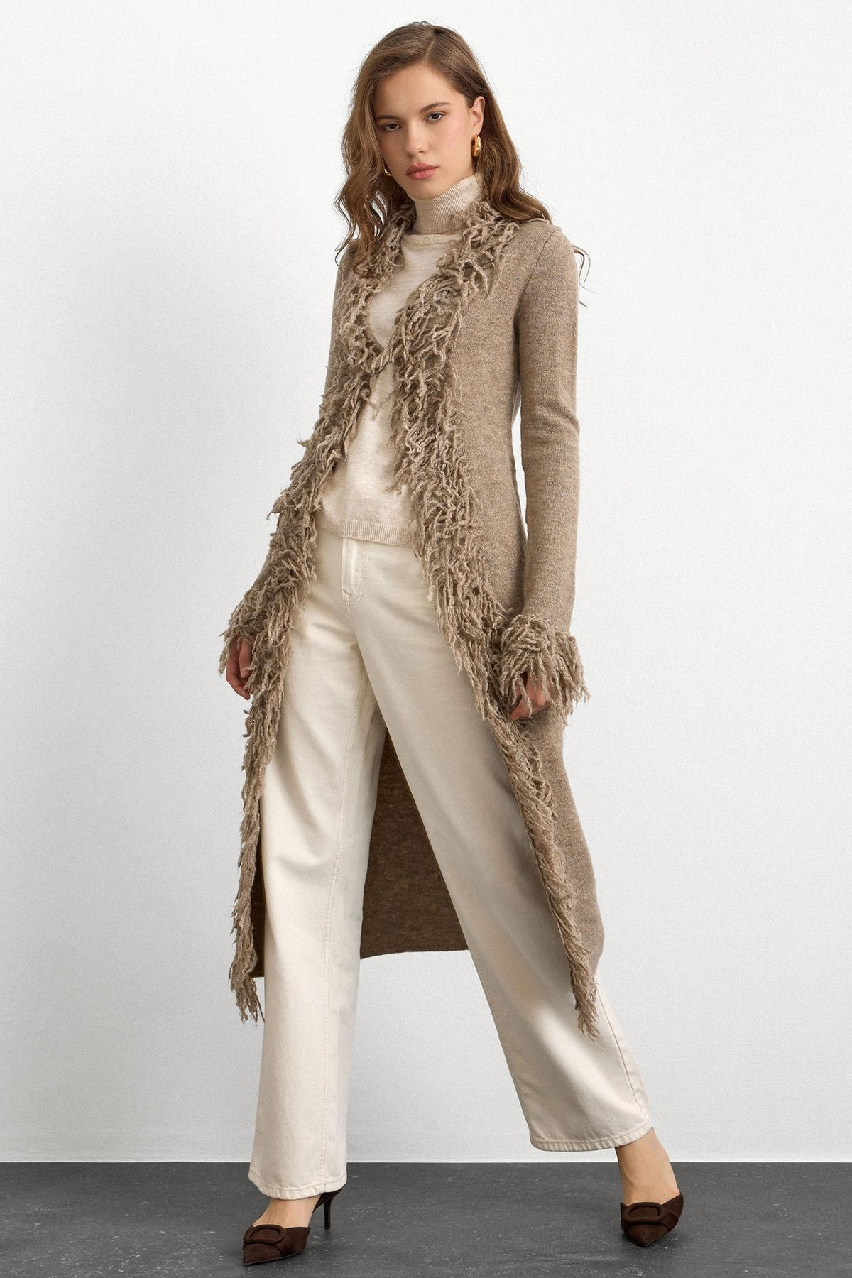 Püskül Detaylı Uzun Triko Hırka VİZON 8281