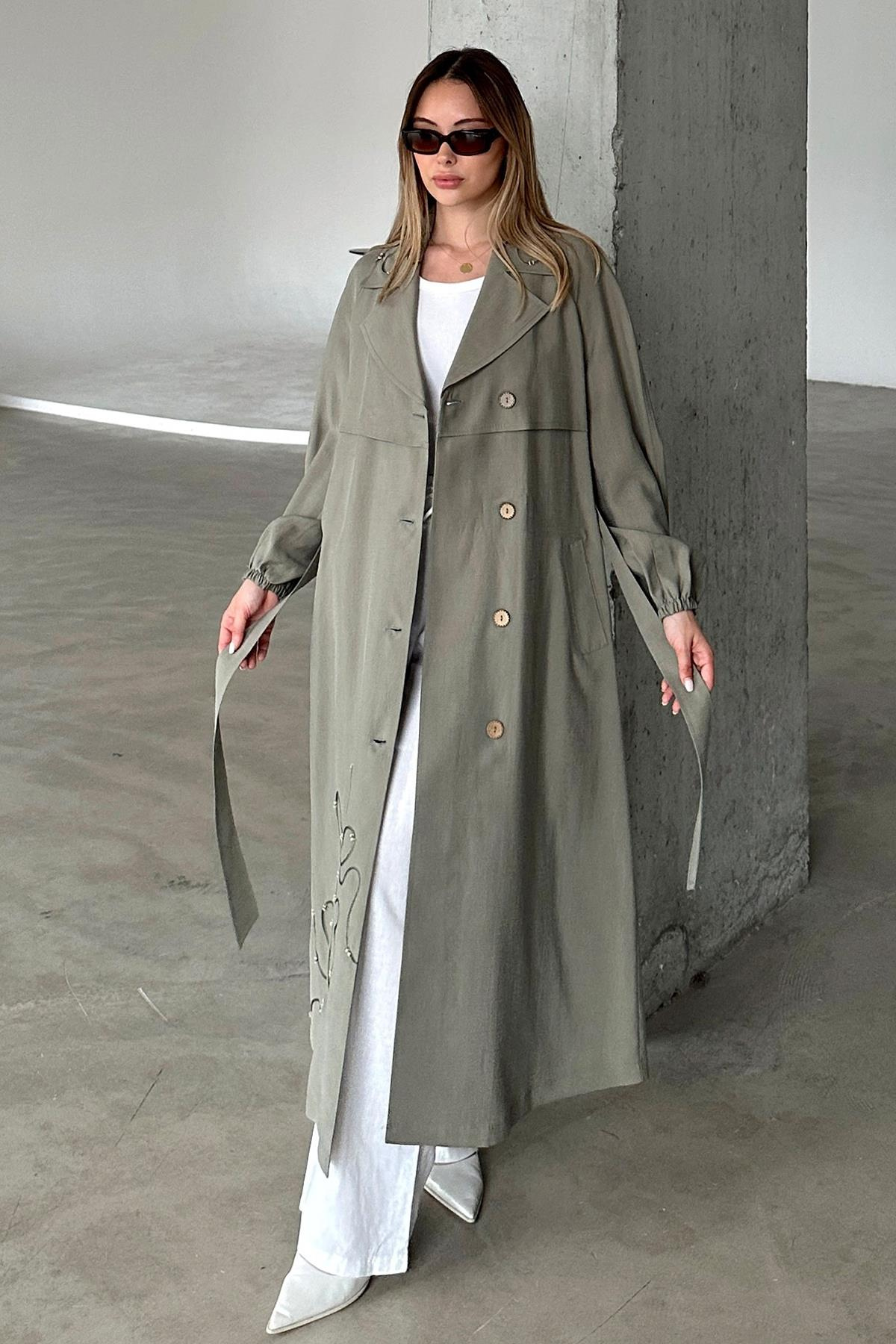 معطف مودال غير مبطن بأكمام راجلان ومطرز بتفاصيل يمين 6735