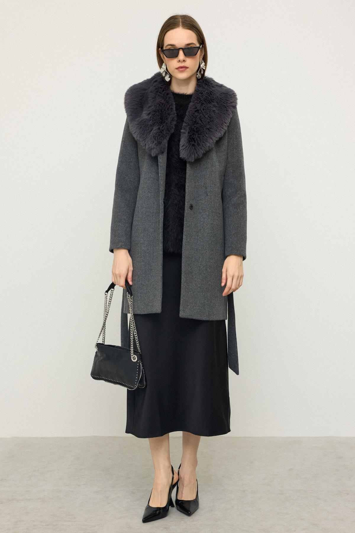 معطف فرو بياقة شال ومربوط حول الخصر رمادي غامق 3093