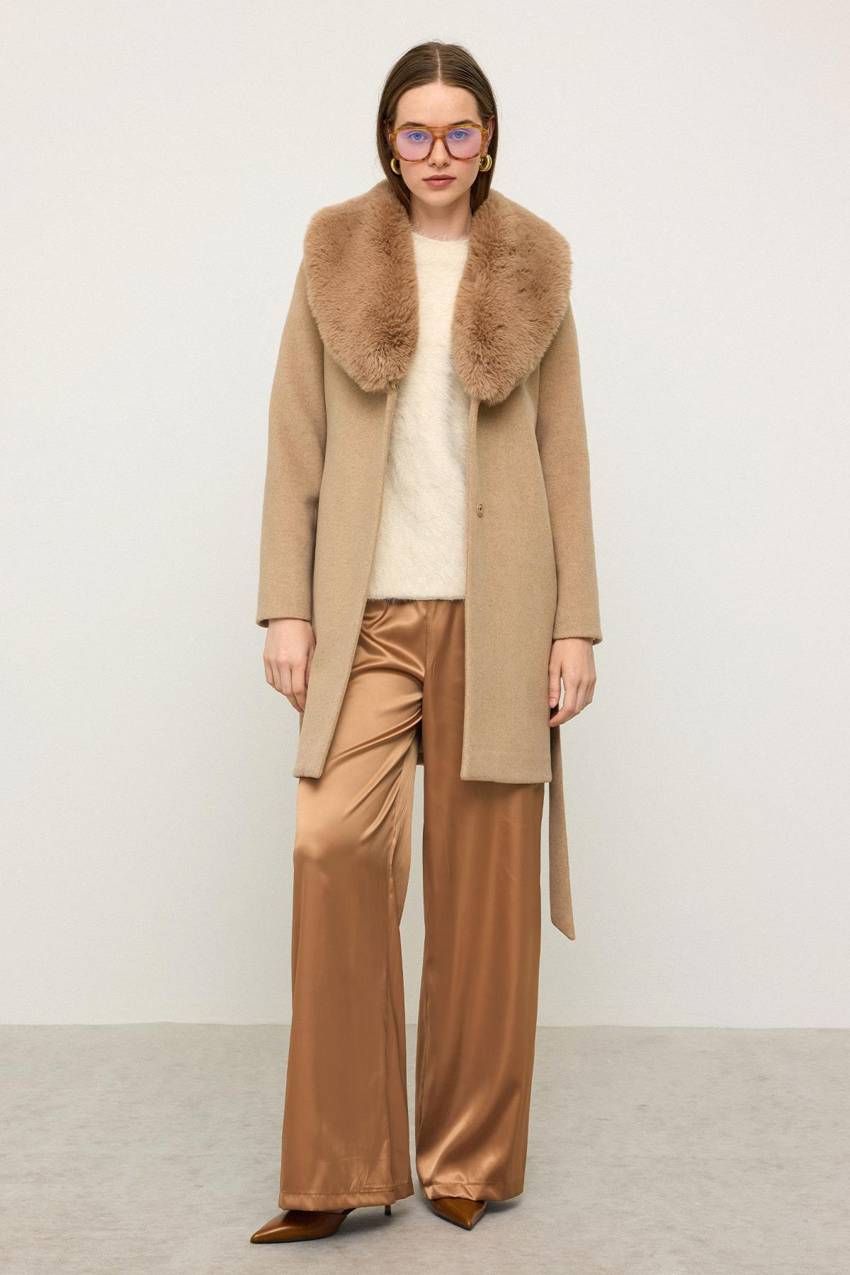 معطف فرو بياقة شال ومربوط حول الخصر أ.كامل 3093