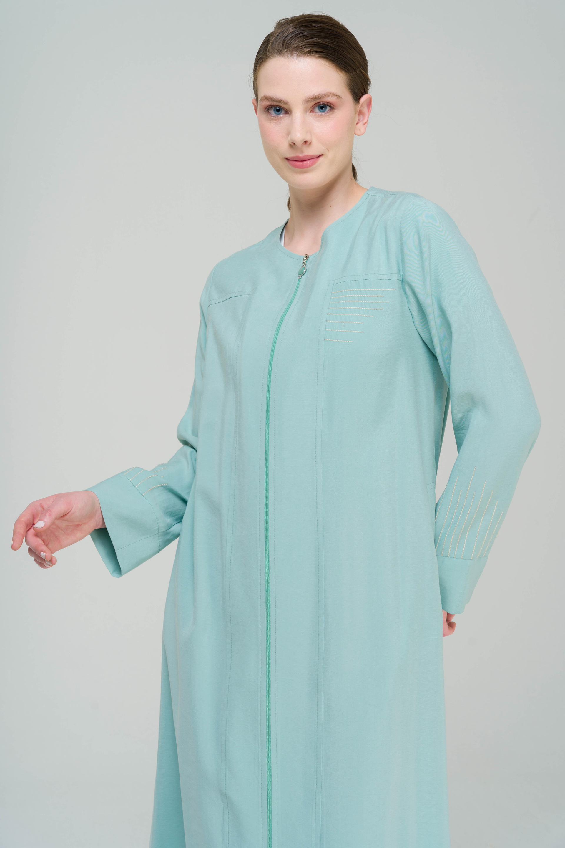 تنورة مجمعة مطرزة بتفاصيل ورقبة دائرية وغطاء رأس غير مبطن مثل 6589