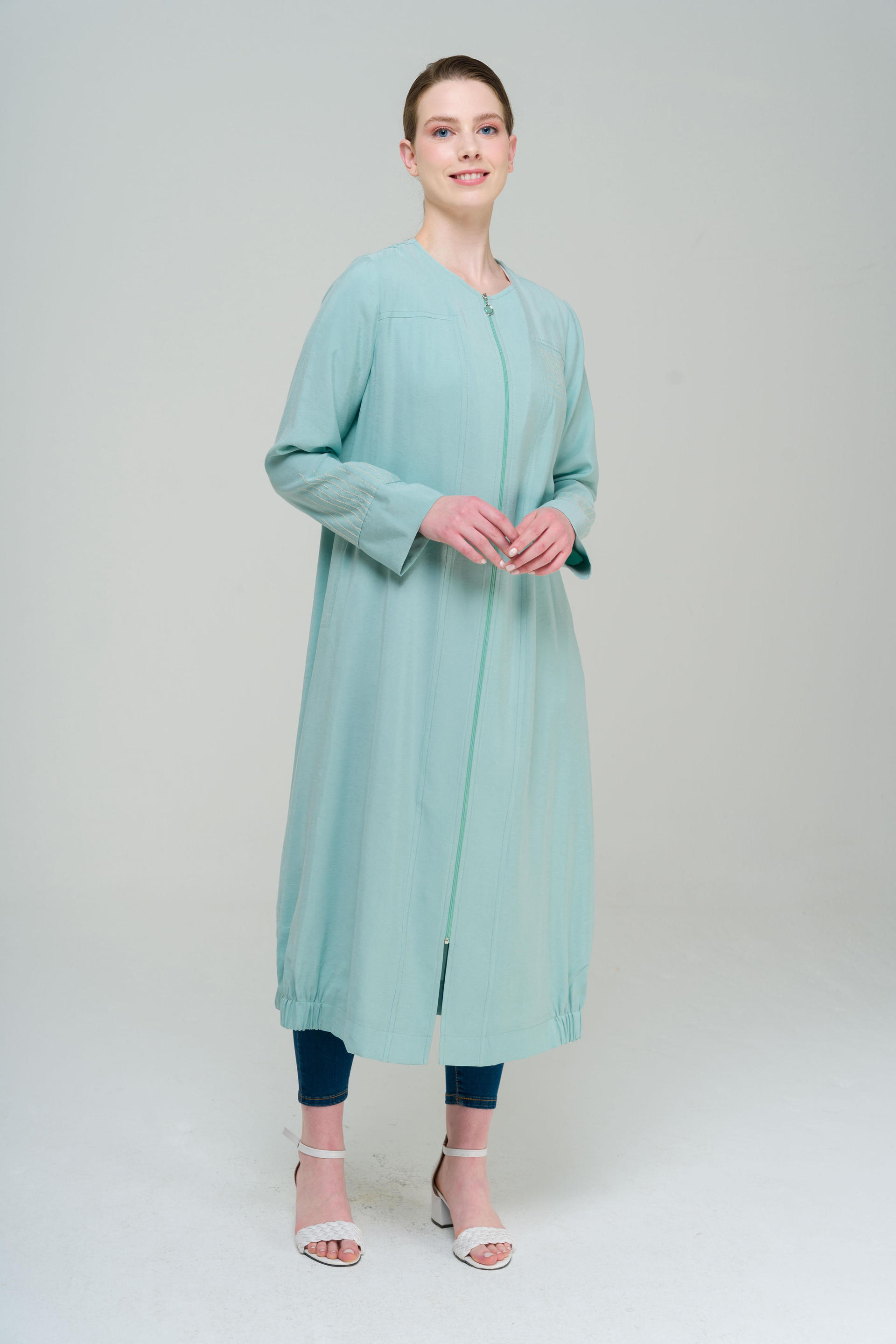 تنورة مجمعة مطرزة بتفاصيل ورقبة دائرية وغطاء رأس غير مبطن مثل 6589