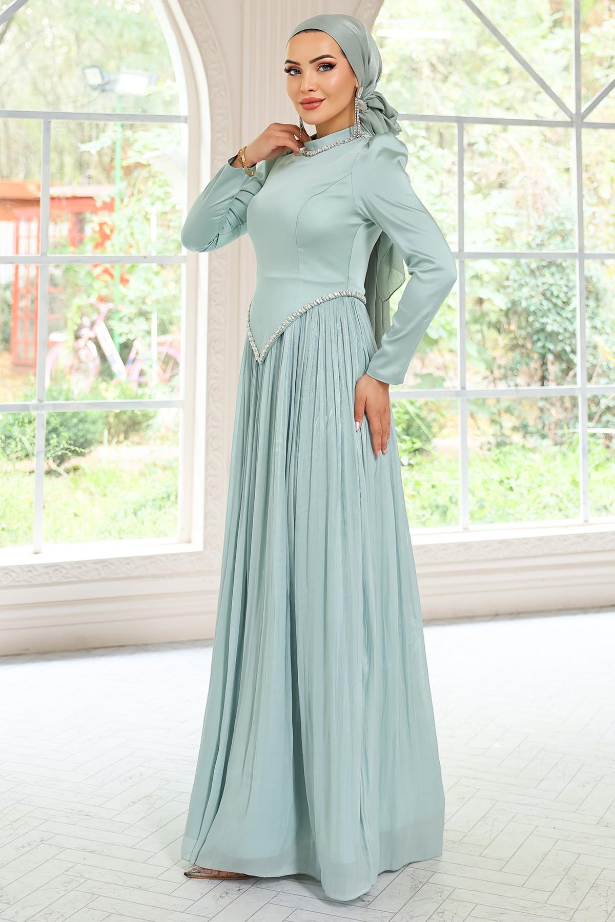 Taş Detaylı Eteği Piliseli Saten ve Yoryo İpek Tesettür Abiye Elbise MİNT 1046