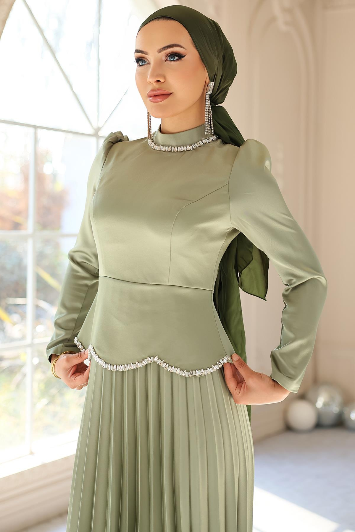 Taş ve İnci Detaylı Piliseli Saten Tesettür Abiye Elbise AÇIK YEŞİL 1682