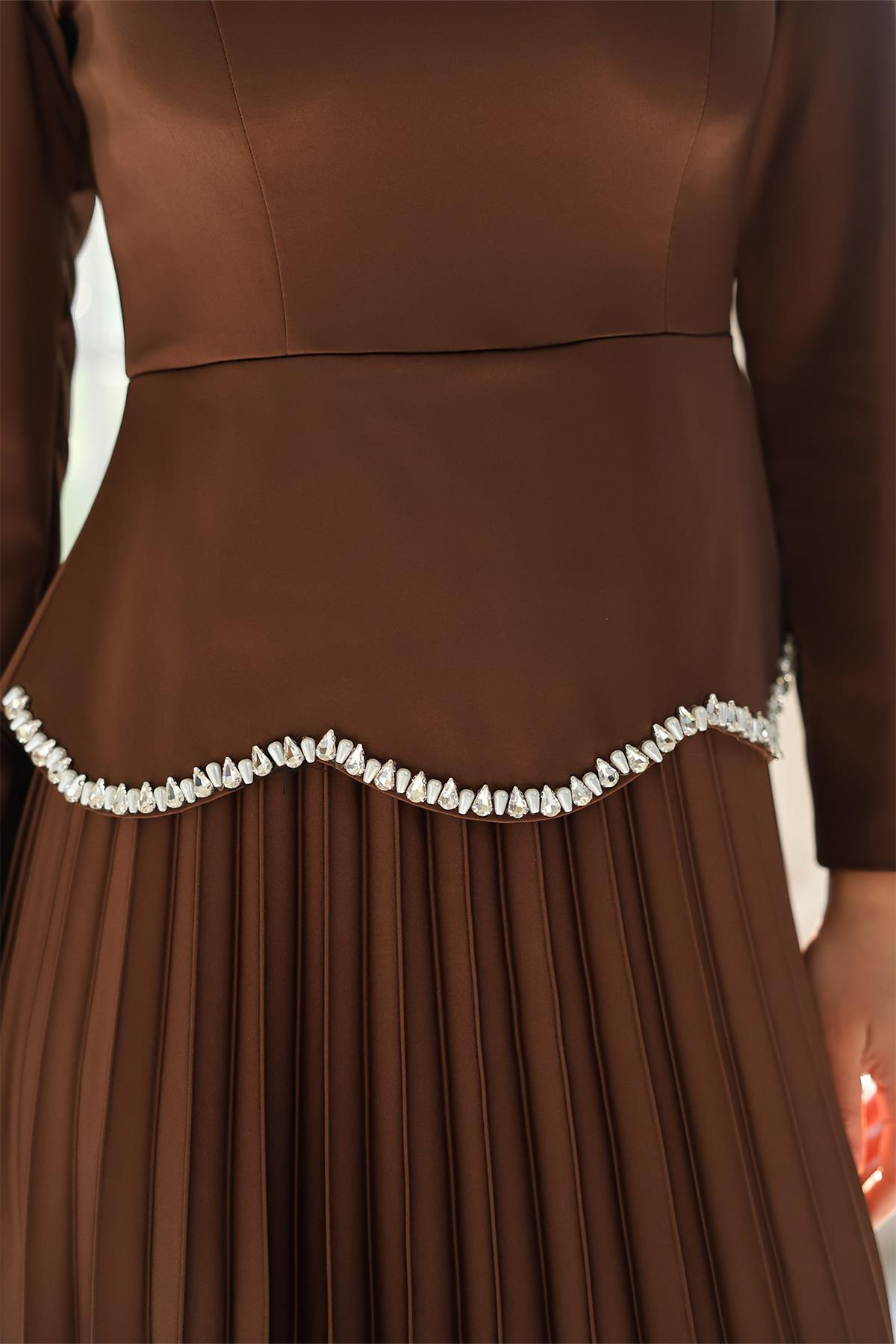 Taş ve İnci Detaylı Piliseli Saten Tesettür Abiye Elbise KAHVE 1682