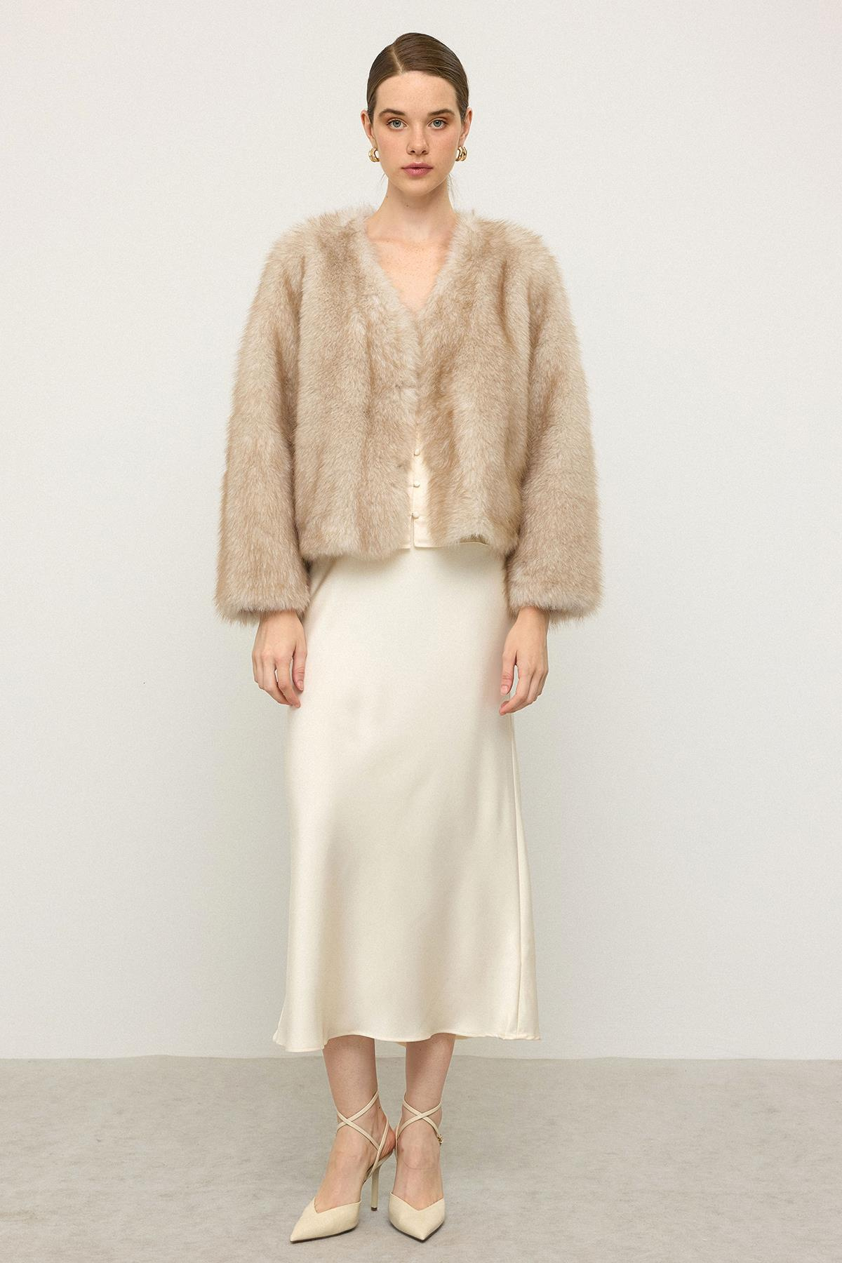 V Yaka Crop Exclusive Kürk Görünümlü Ceket BEJ 1006