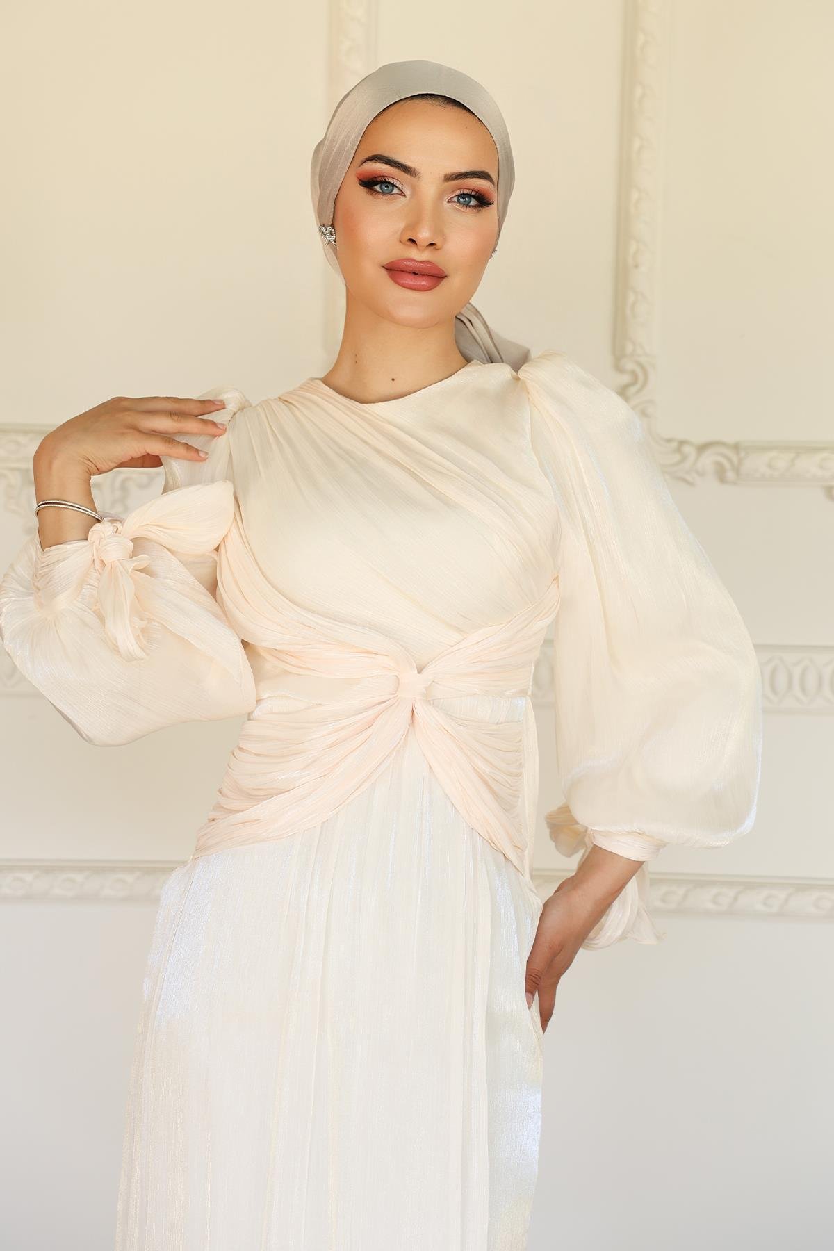 فستان سهرة حرير من يوريو للحجاب مع كشكشة وربطة عنق على شكل فتحة للذراع العاج 1224