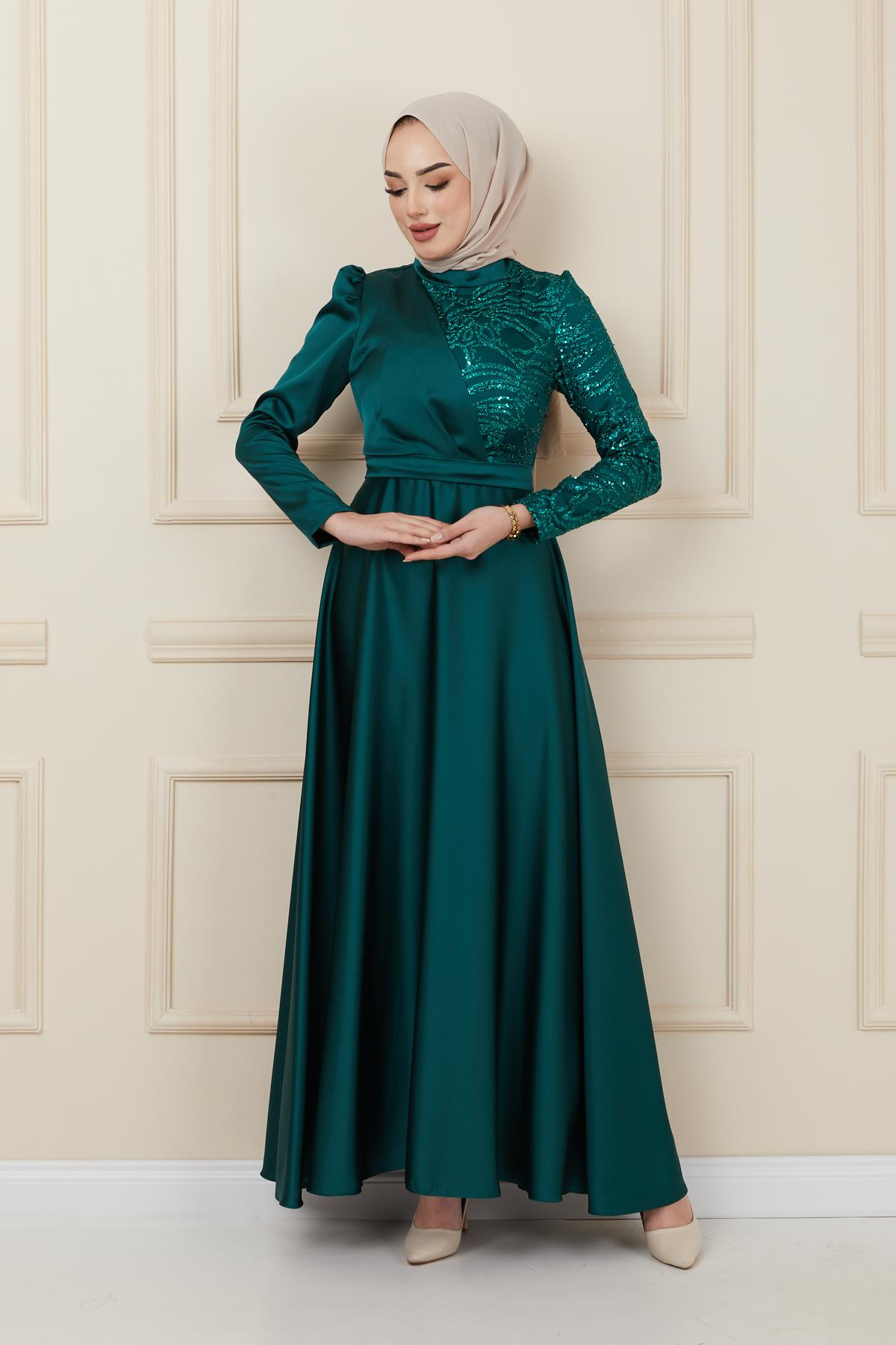 فستان سهرة ساتان مع تفاصيل الكشكشة والترتر أخضر 1626