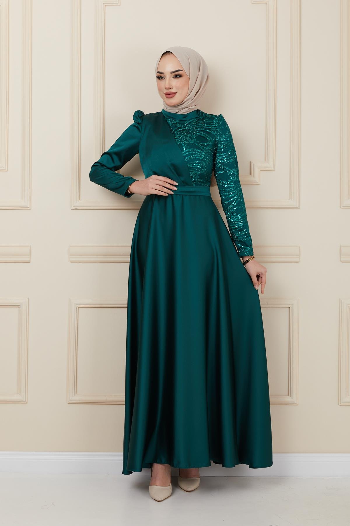 فستان سهرة ساتان مع تفاصيل الكشكشة والترتر أخضر 1626