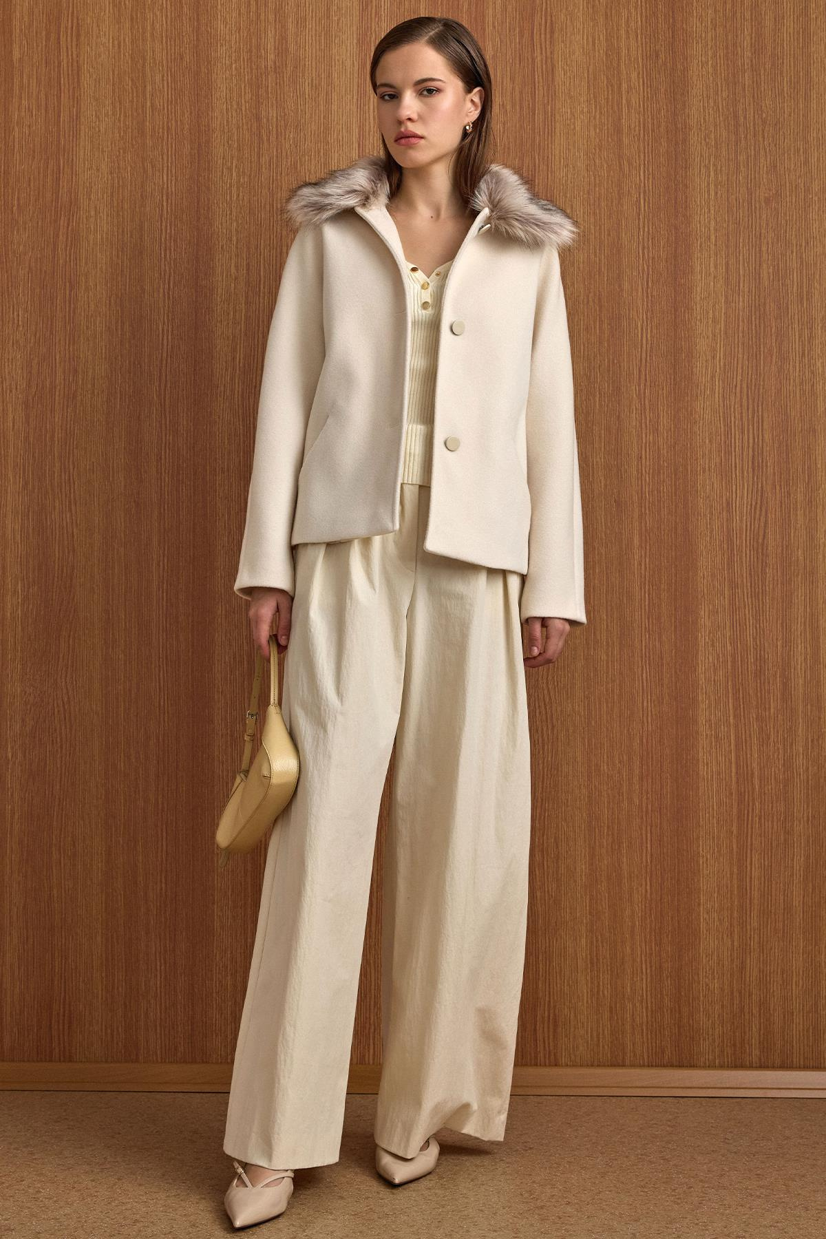 Yakası Çıkabilen Kürklü Kısa Kaban EKRU 3158