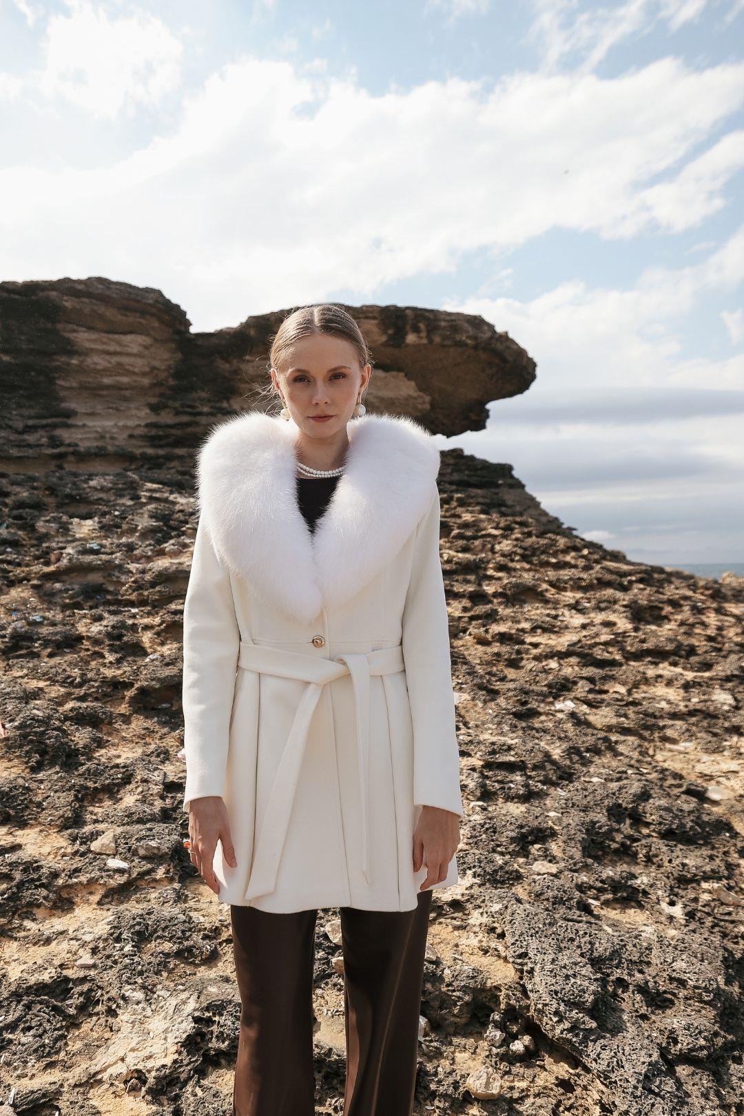 معطف كشمير واسع مع ياقة فرو قابلة للإزالة وحدة التحكم الإلكترونية 3008-TK