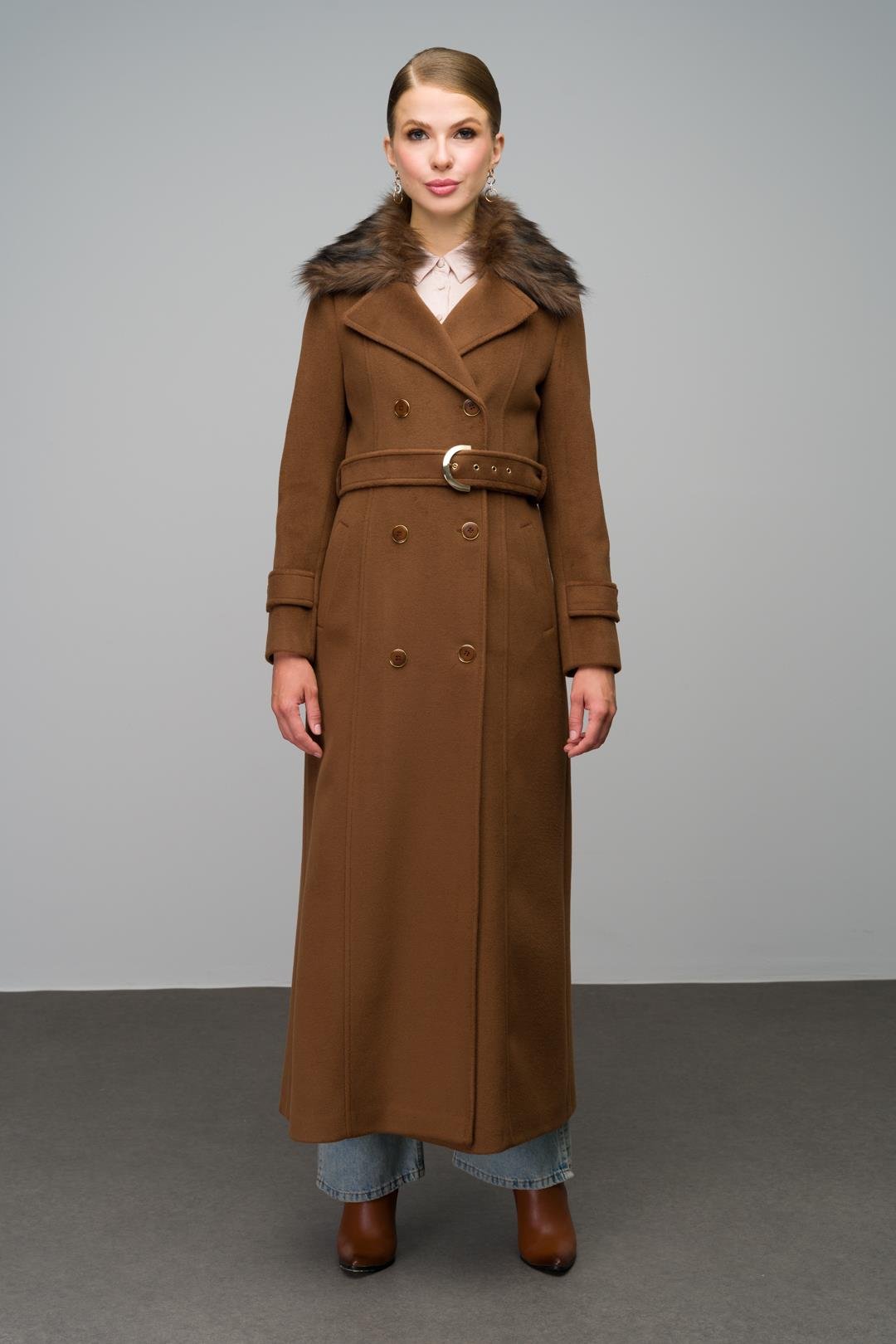 Yakası Çıkabilen Kürklü Kruvaze Manto TÜTÜN 3991