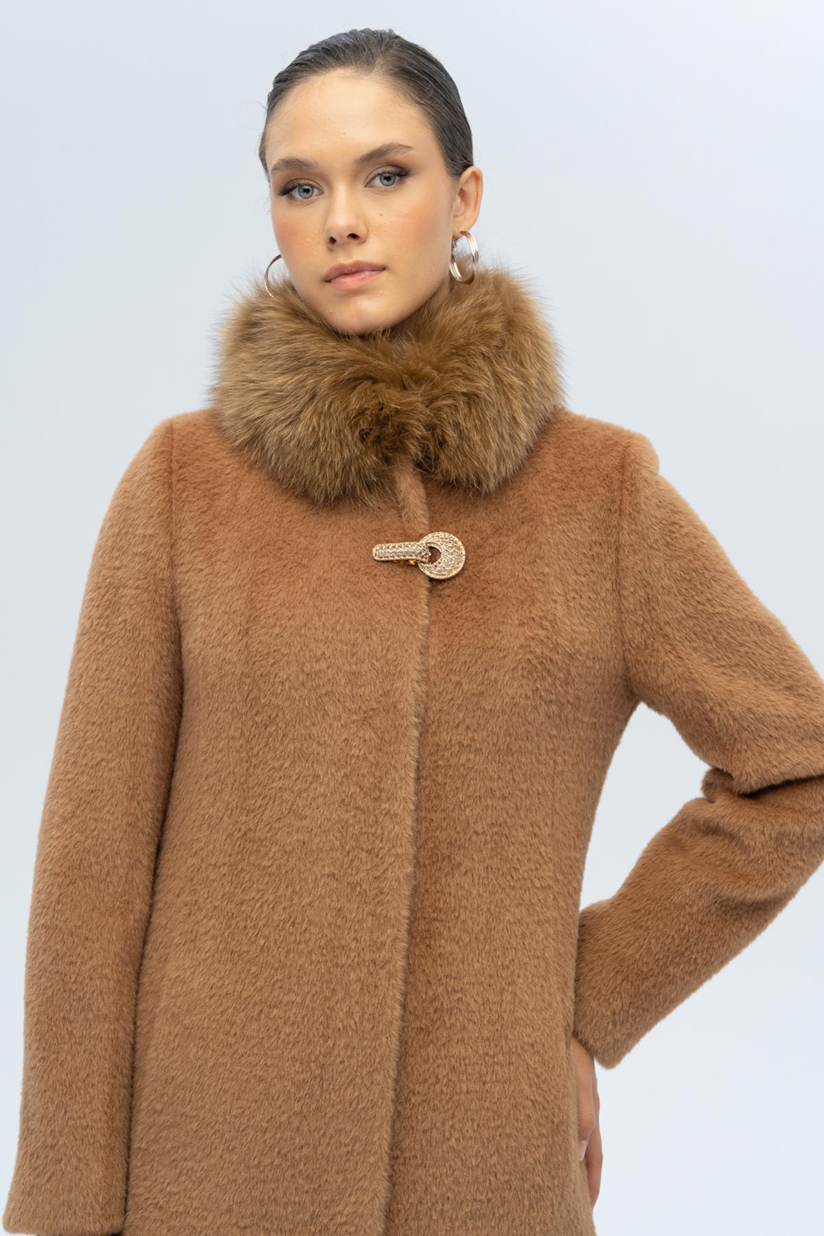 Yakası Çıkabilir Kürklü Özel Çıt Çıt Detaylı Premium Peluş Kaban TABA 3121-TK