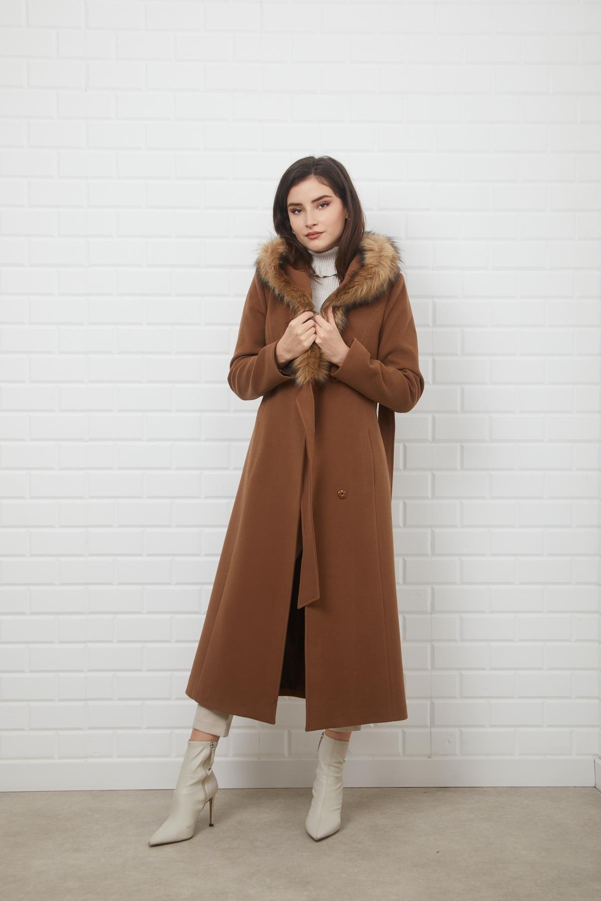 Yandan Bağlamalı Çıtçıt Kapamalı Kapşonu Kürklü Kaban TABA 3697