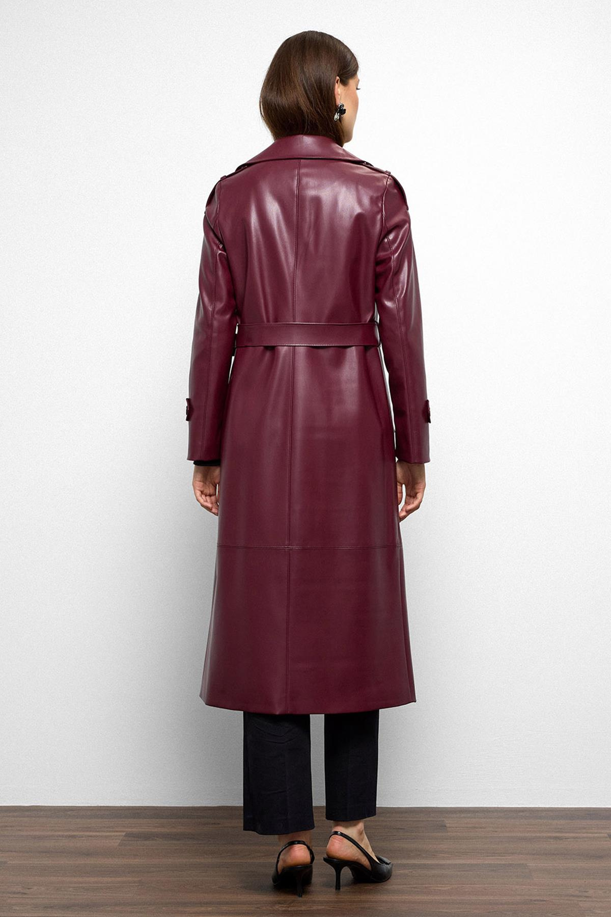 معطف ترنش جلدي مزدوج الصدر مع تفاصيل كتاف حافة 6756