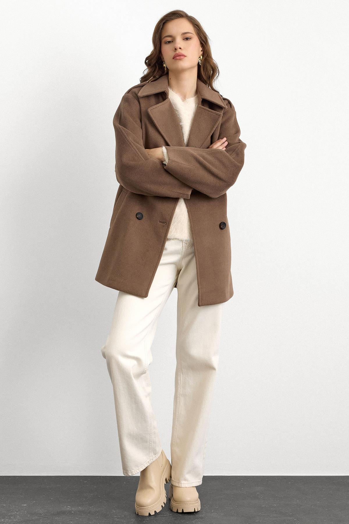 Apolet Detaylı Oversize Kısa Kaban VİZON 3149