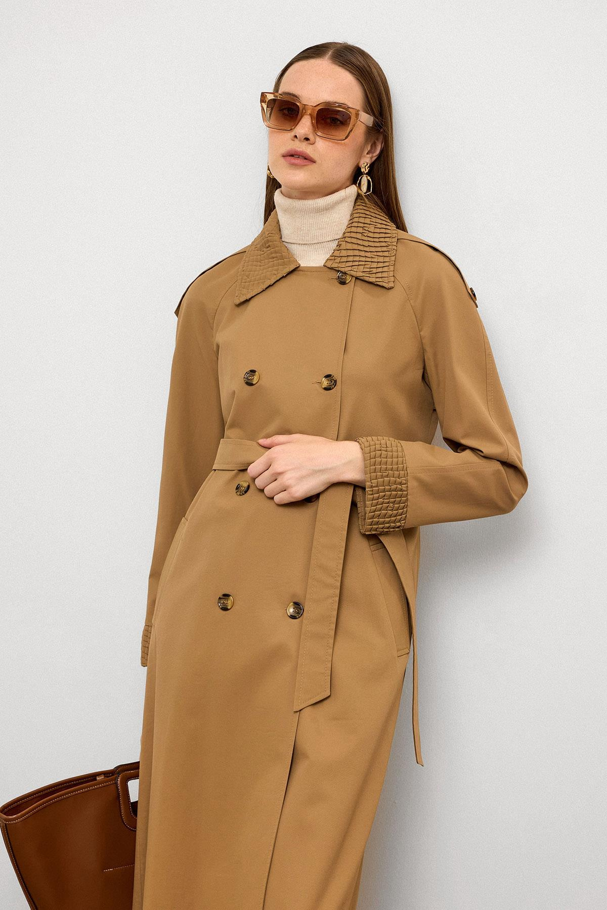 Apolet Detaylı Plise Garnili Su İtici Özellikli Trençkot KAMEL 6773