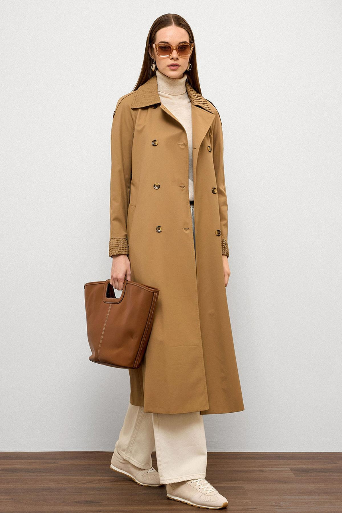 Apolet Detaylı Plise Garnili Su İtici Özellikli Trençkot KAMEL 6773