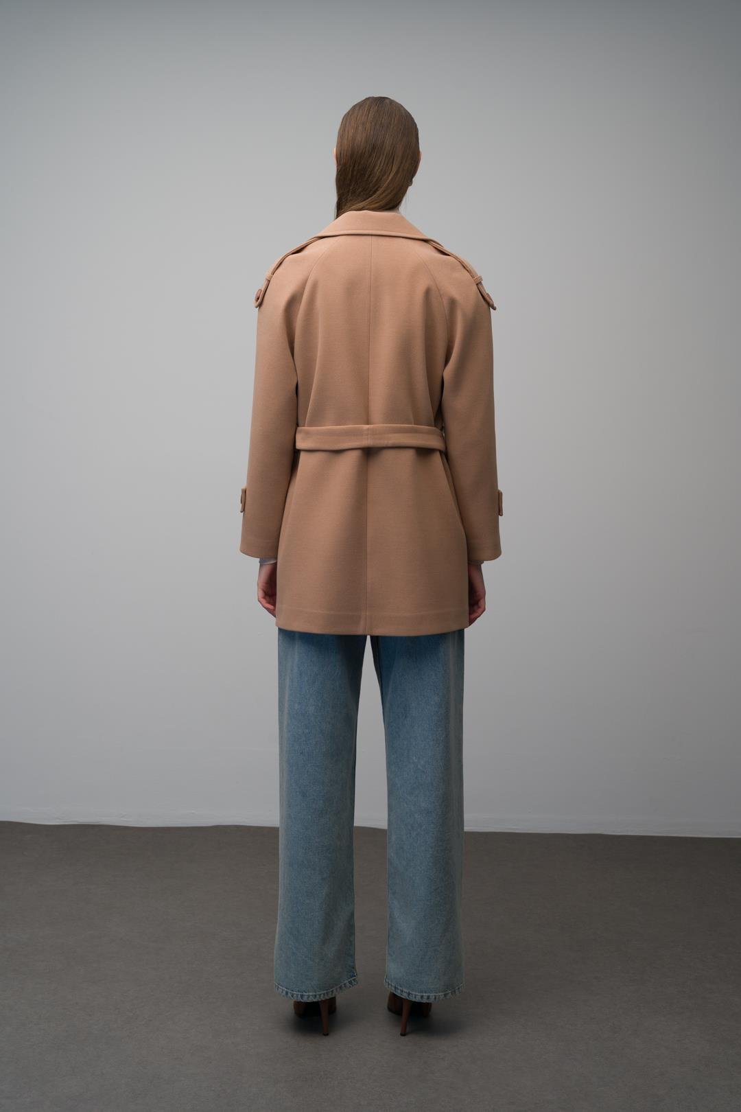 Apolet ve Pelerin Detaylı Reglan Kol Kaban KAMEL 3078