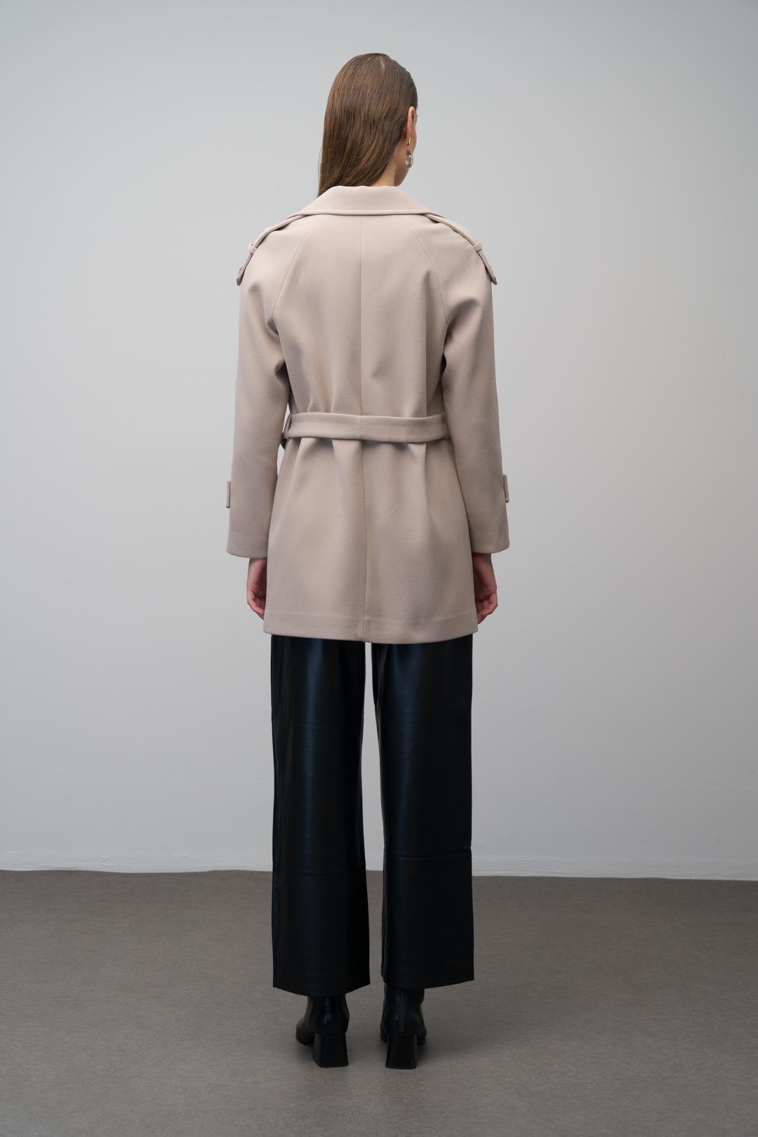 Apolet ve Pelerin Detaylı Reglan Kol Kaban TAŞ 3078