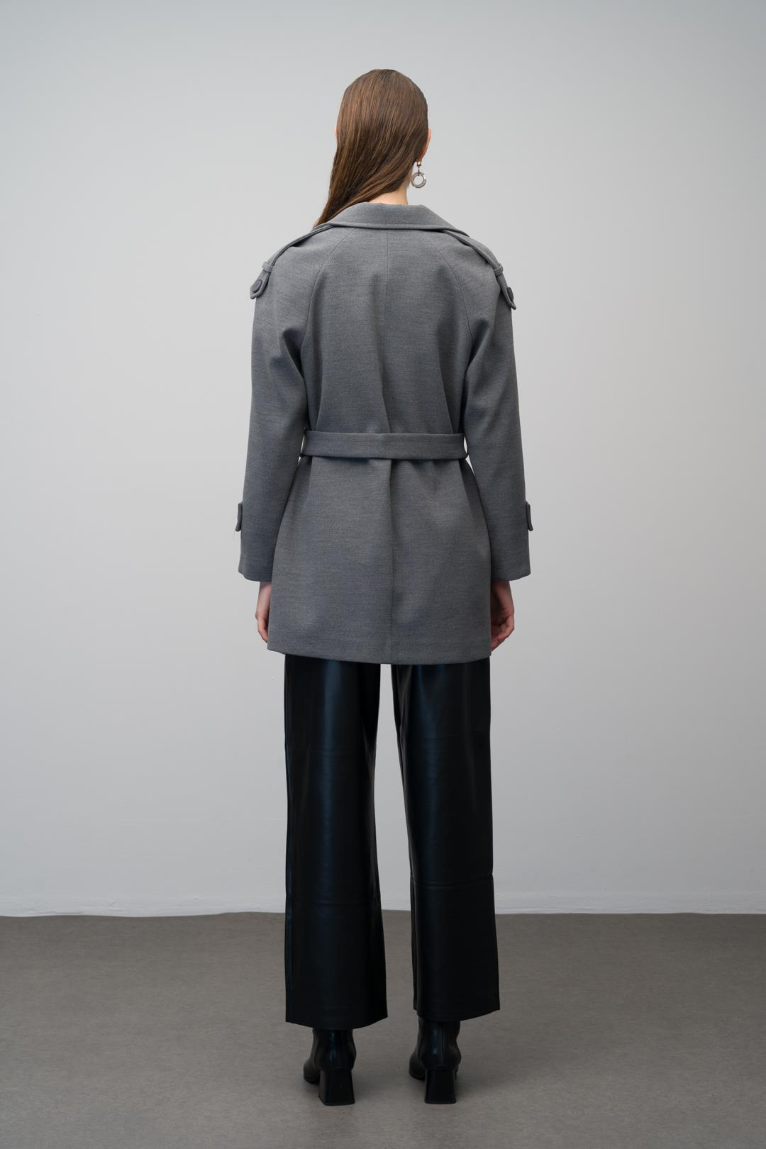 Apolet ve Pelerin Detaylı Reglan Kol Kaban GRİ 3078