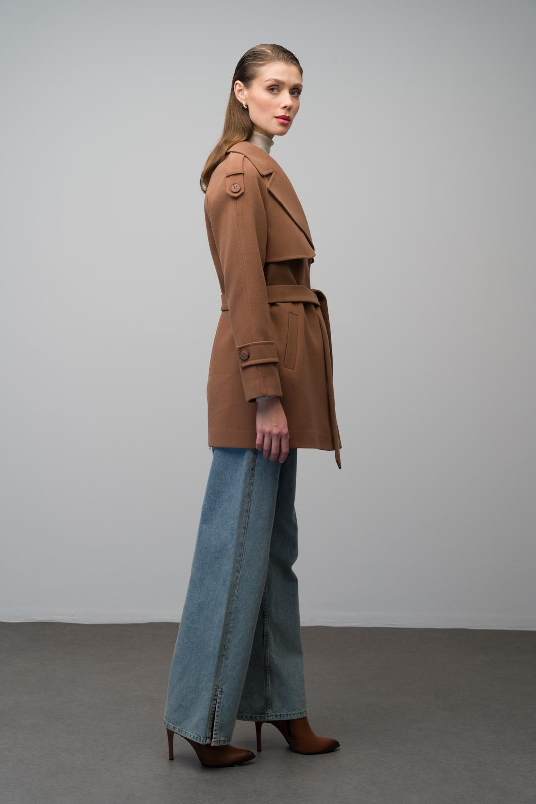 Apolet ve Pelerin Detaylı Reglan Kol Kaban TABA 3078