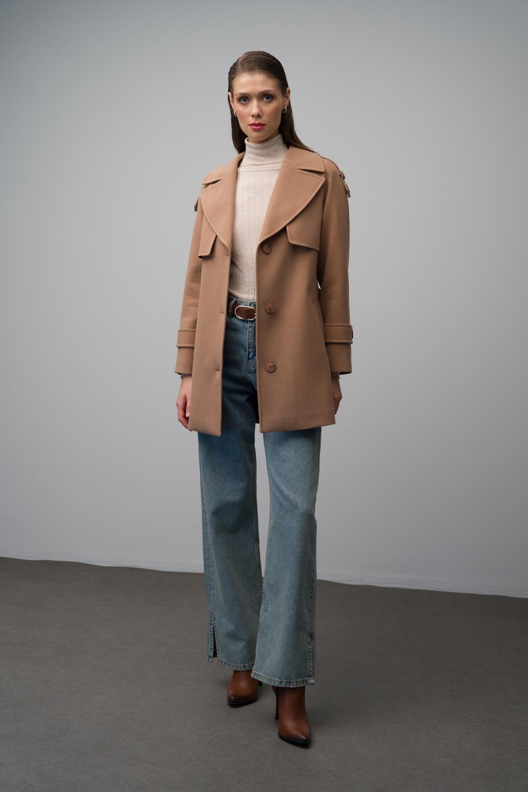 Apolet ve Pelerin Detaylı Reglan Kol Kaban KAMEL 3078