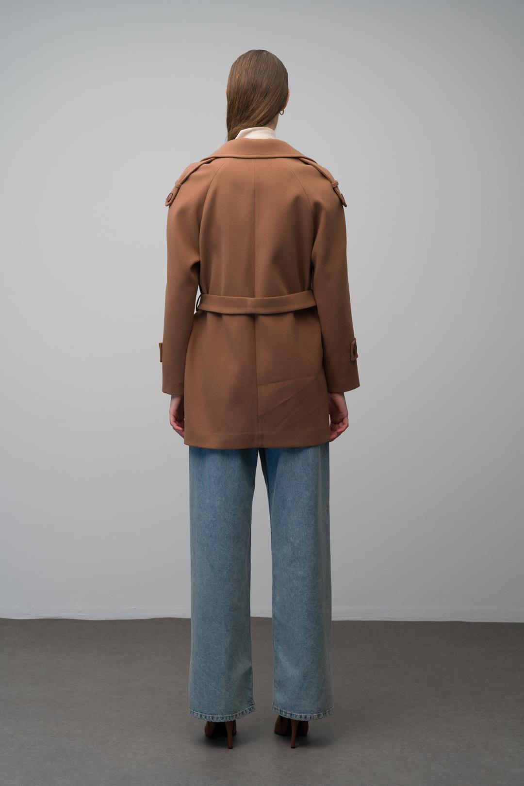 Apolet ve Pelerin Detaylı Reglan Kol Kaban TABA 3078