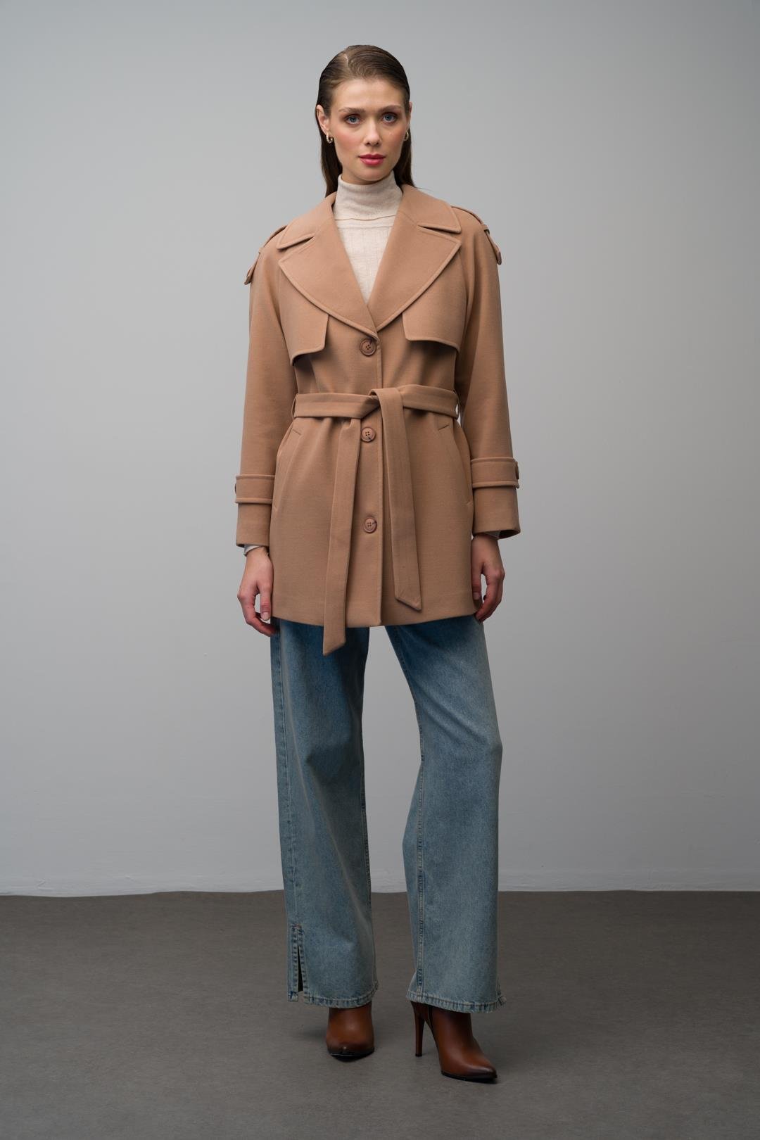 Apolet ve Pelerin Detaylı Reglan Kol Kaban KAMEL 3078