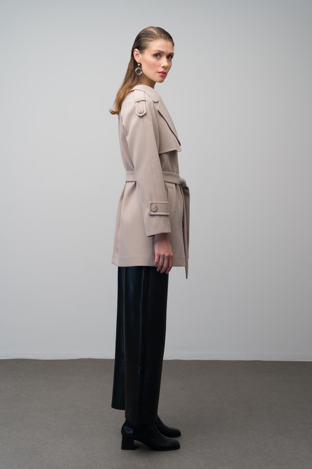 Apolet ve Pelerin Detaylı Reglan Kol Kaban TAŞ 3078