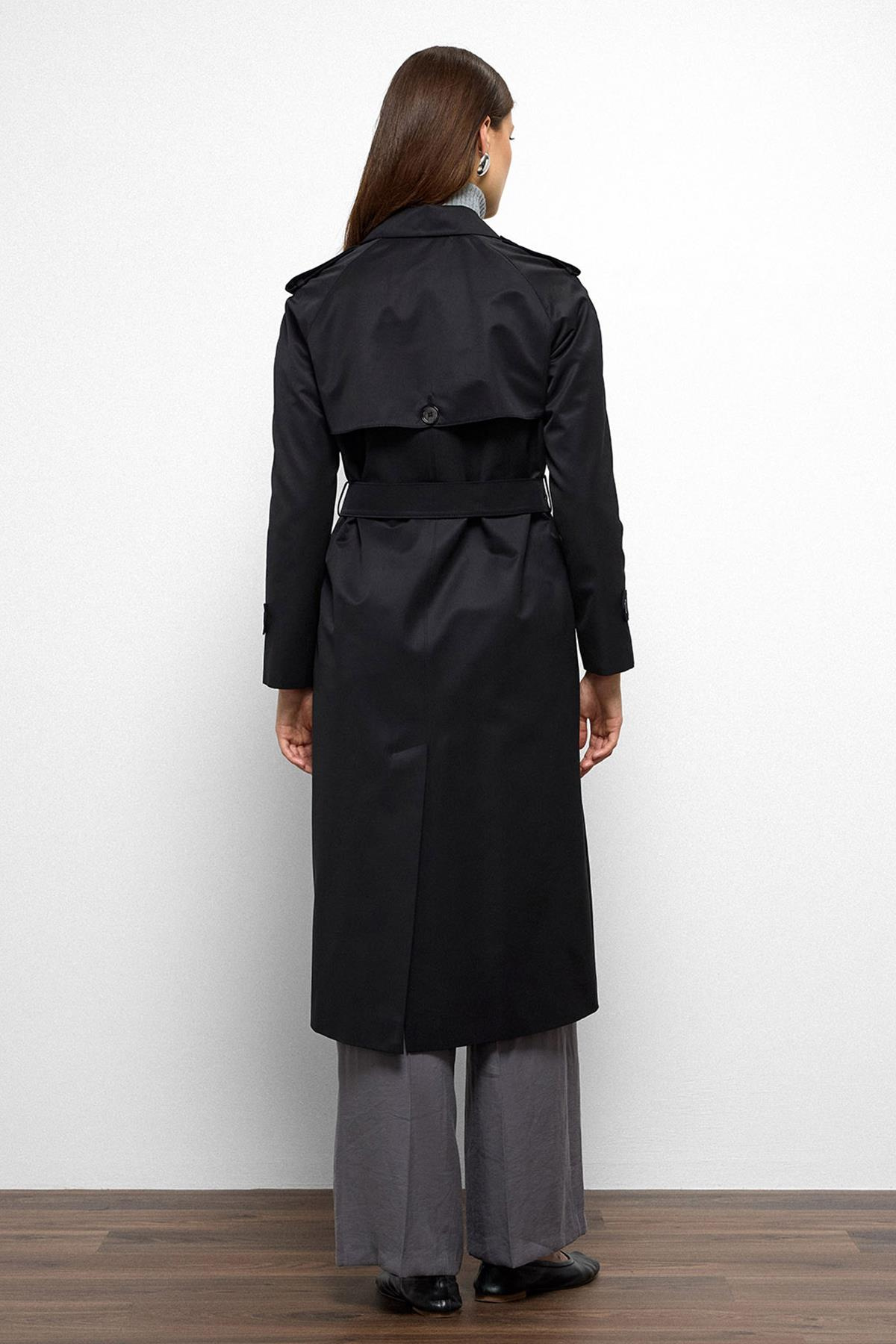 Apolet ve Pelerin Detaylı Reglan Kol Su İtici Özellikli Trençkot SİYAH 6766