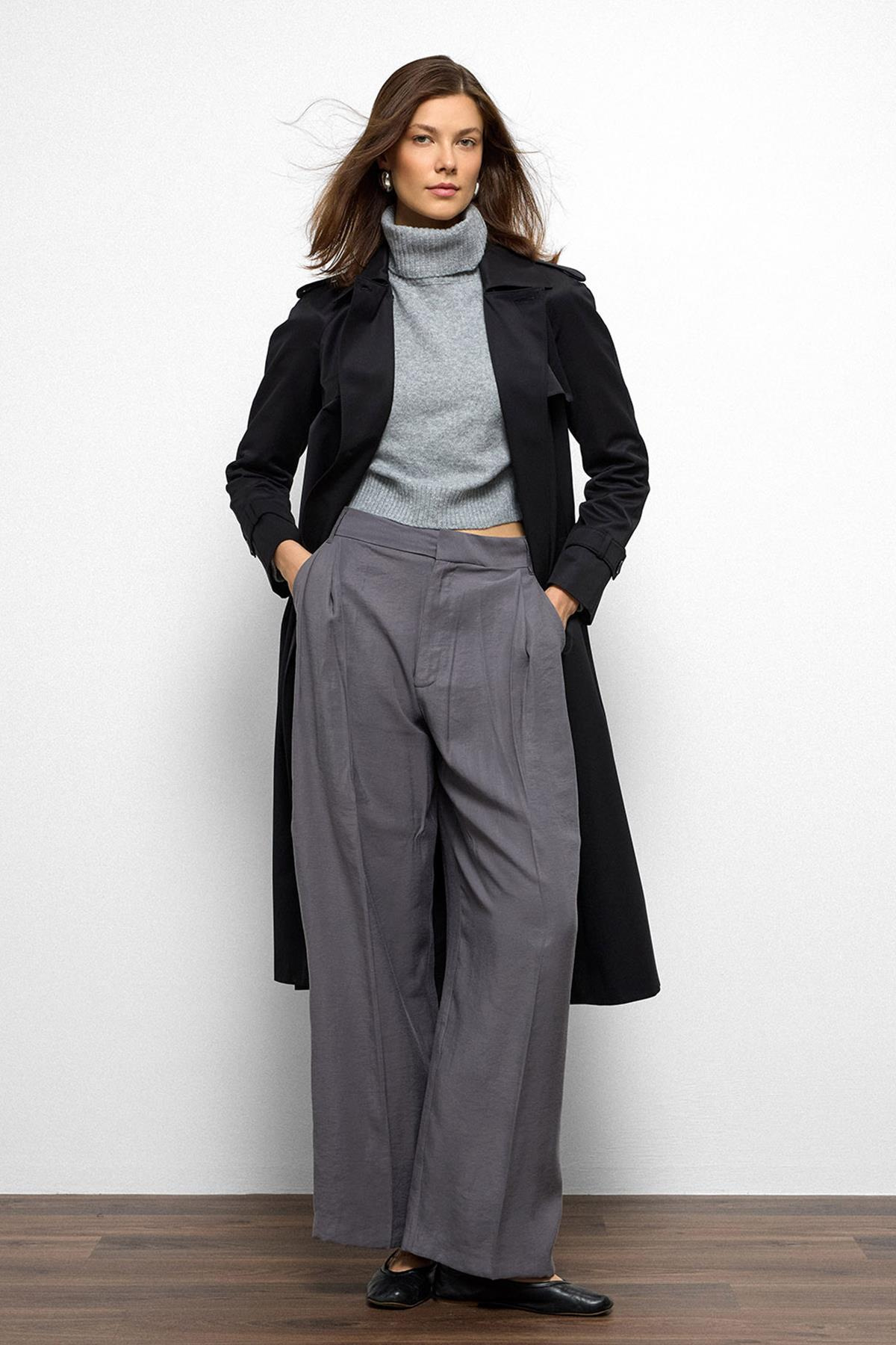 Apolet ve Pelerin Detaylı Reglan Kol Su İtici Özellikli Trençkot SİYAH 6766