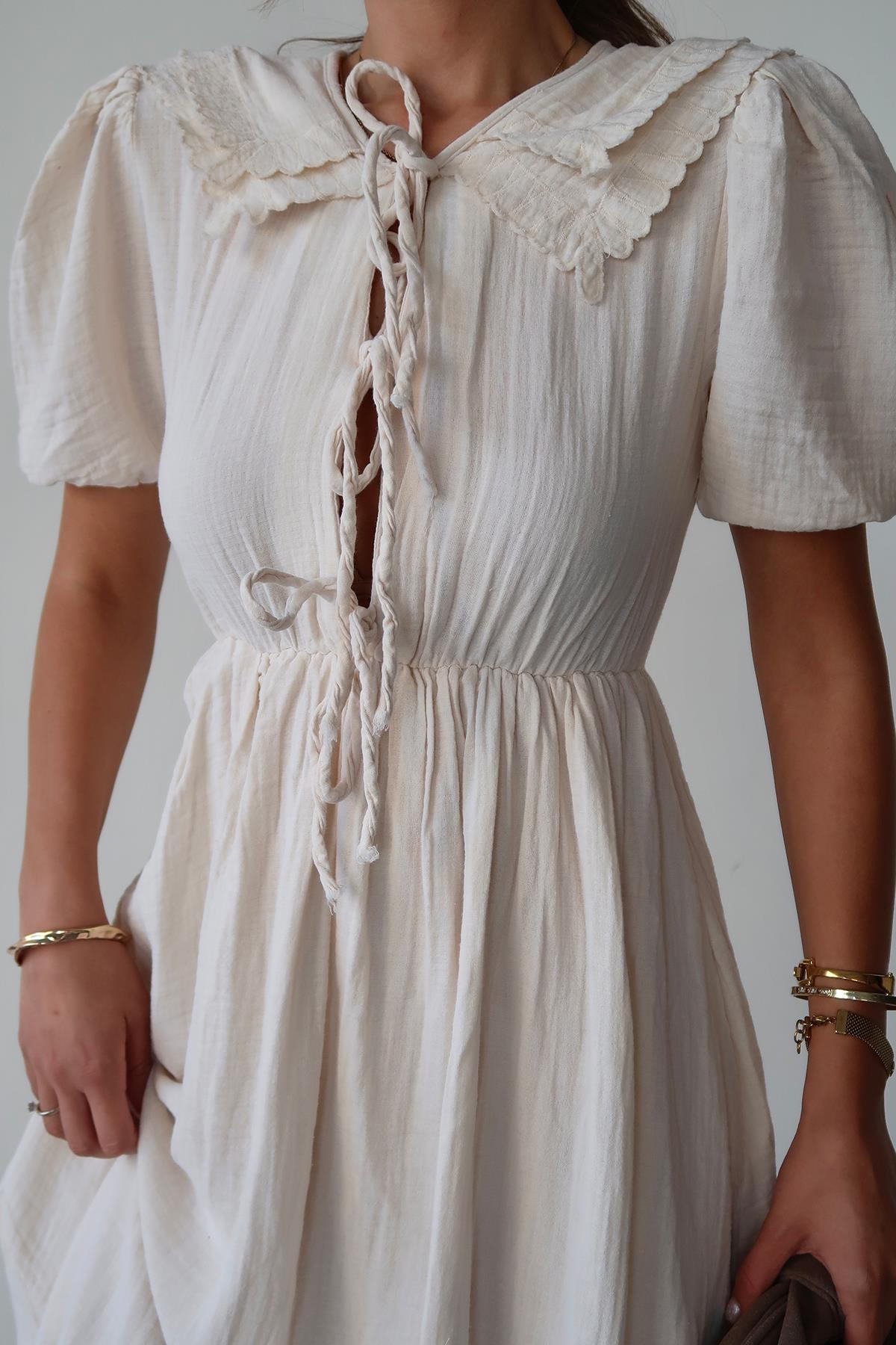 Bağcık Detaylı Beli Büzgülü Müslin Elbise BEJ 9362-E