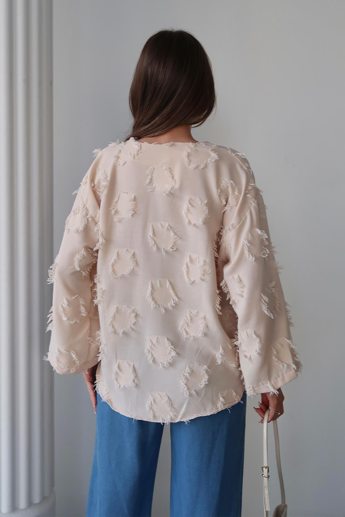 Bağcık Kapamalı Püskül Desenli Gömlek BEJ 9360