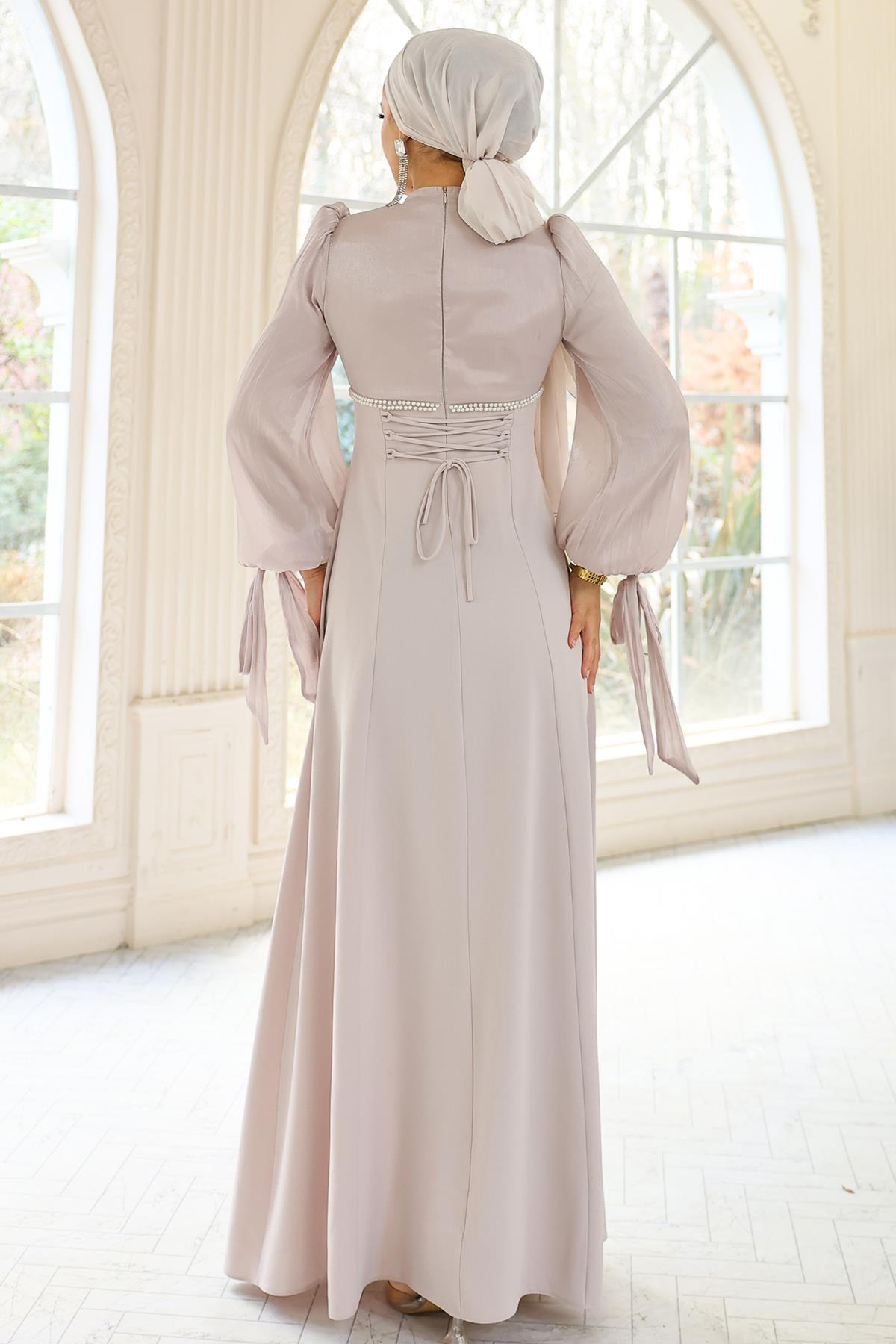 Bağcık ve İnci Detaylı Yoryo İpek Krep Kombinli Tesettür Abiye Elbise TAŞ 1685