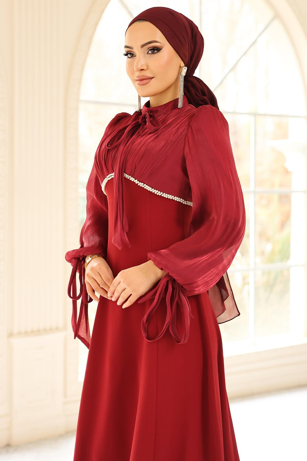 Bağcık ve İnci Detaylı Yoryo İpek Krep Kombinli Tesettür Abiye Elbise BORDO 1685
