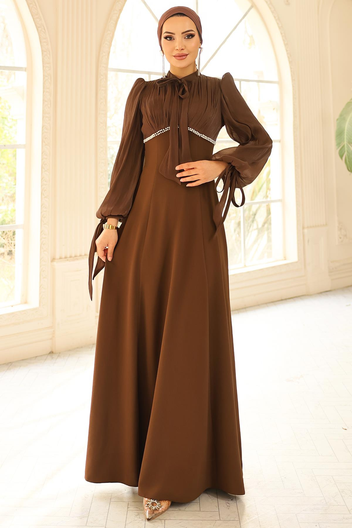 Bağcık ve İnci Detaylı Yoryo İpek Krep Kombinli Tesettür Abiye Elbise KAHVE 1685
