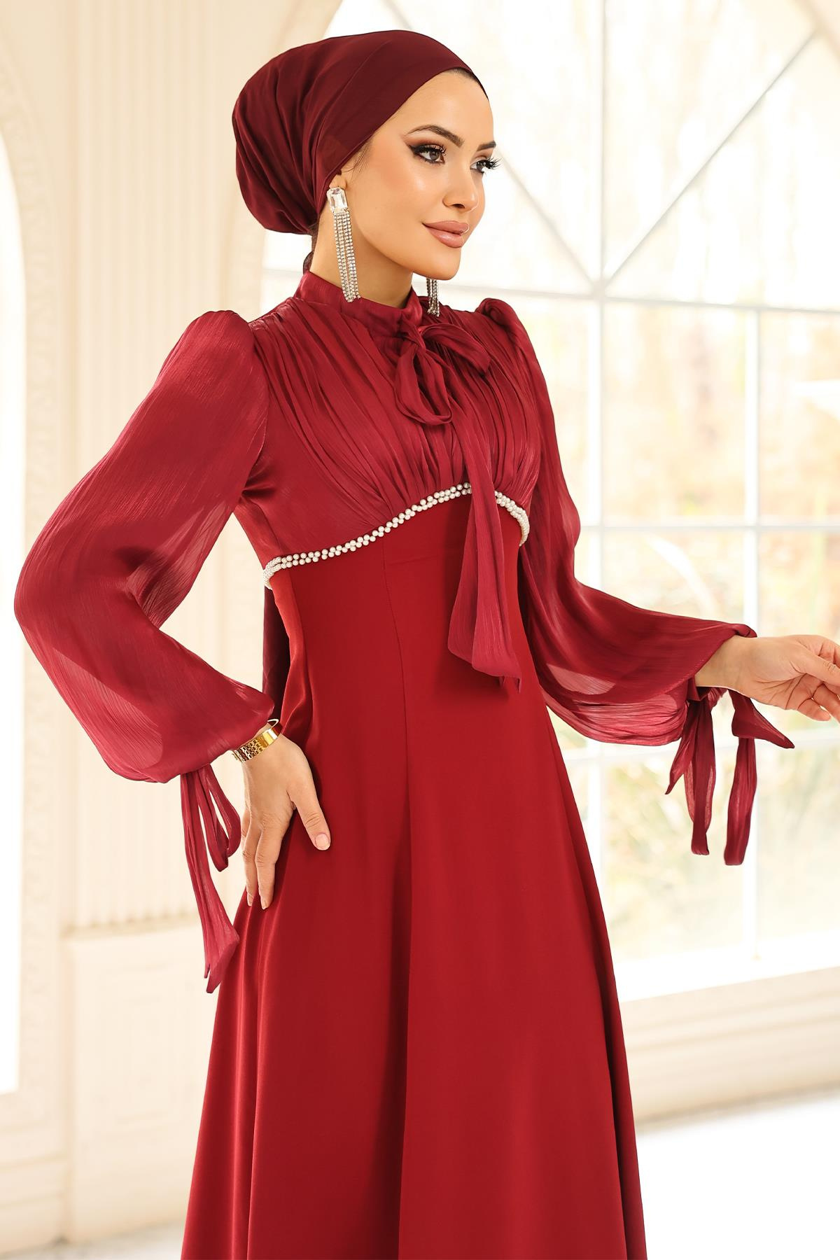 Bağcık ve İnci Detaylı Yoryo İpek Krep Kombinli Tesettür Abiye Elbise BORDO 1685