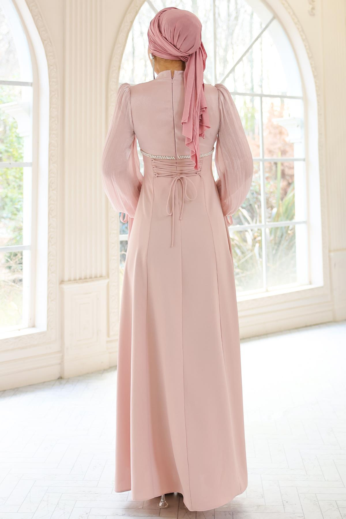 Bağcık ve İnci Detaylı Yoryo İpek Krep Kombinli Tesettür Abiye Elbise PUDRA 1685