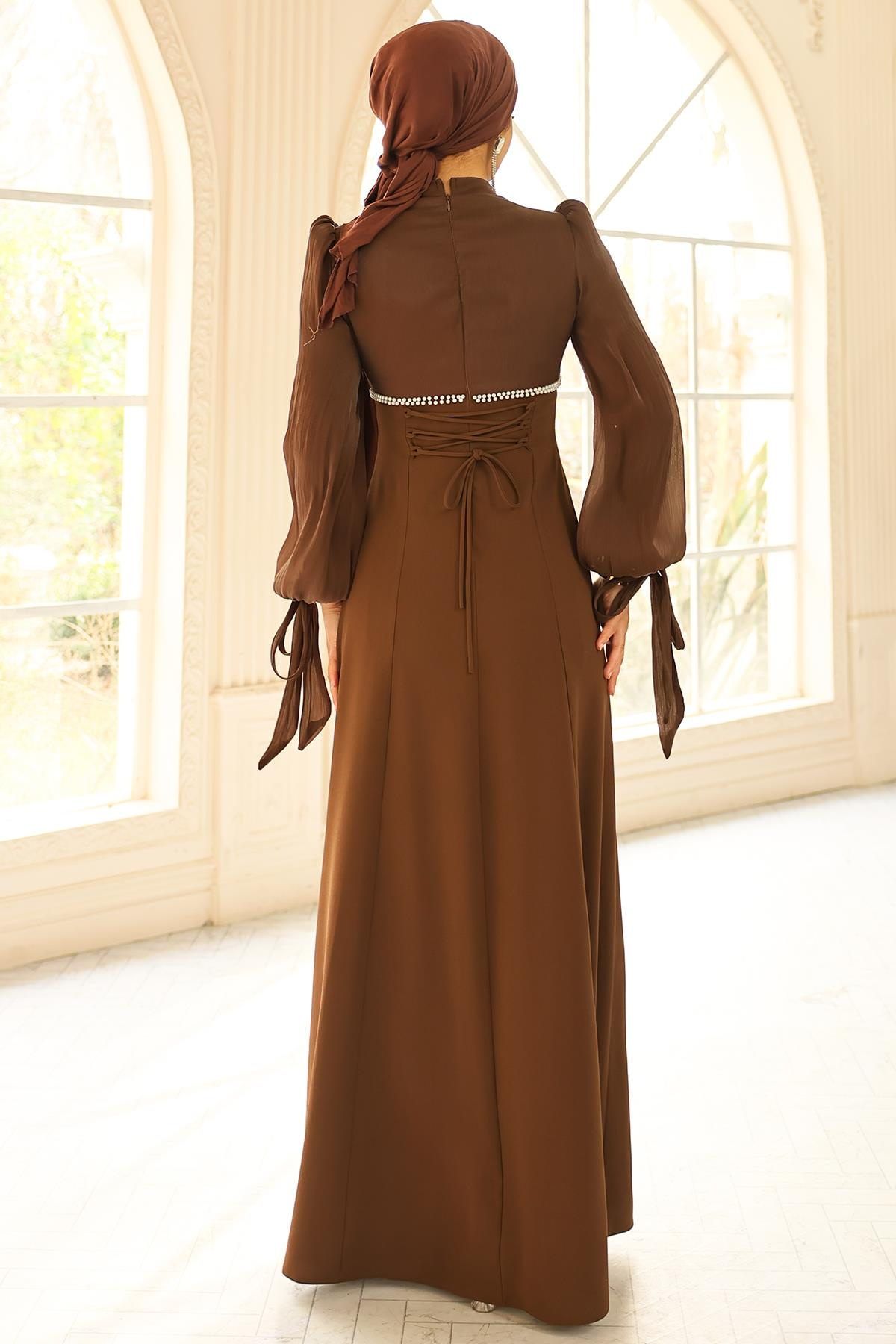 Bağcık ve İnci Detaylı Yoryo İpek Krep Kombinli Tesettür Abiye Elbise KAHVE 1685