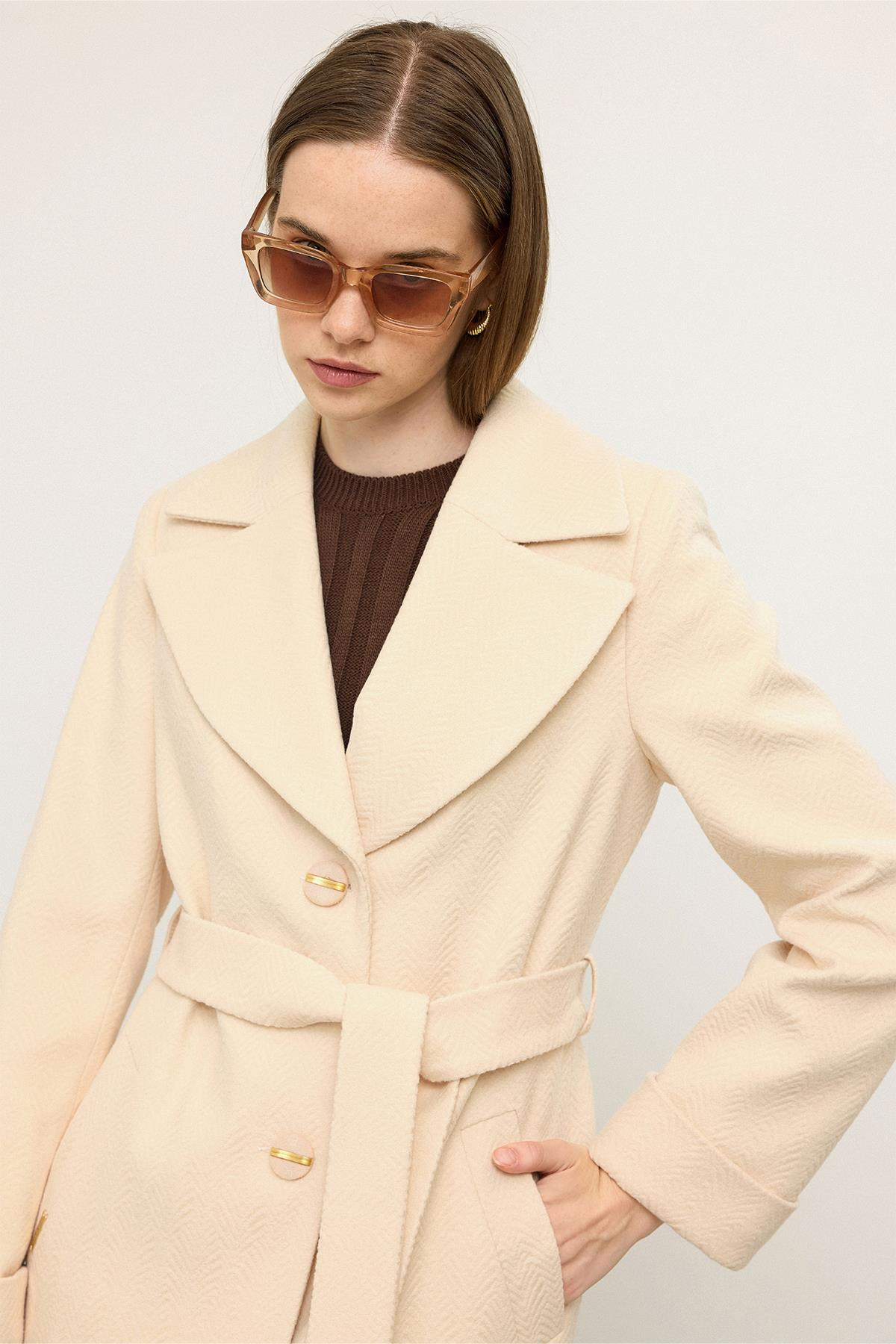 Balıksırtı Jakar Desenli Belden Bağlamalı Limited Edition Kaban KREM 3136