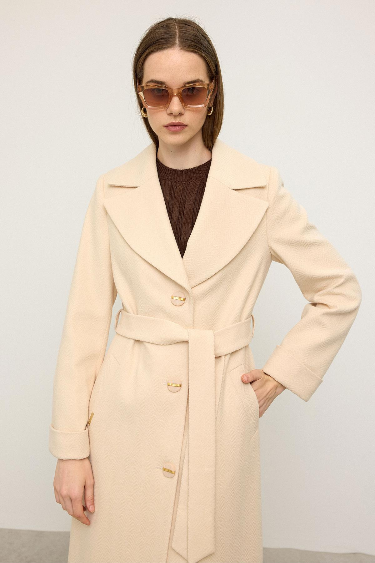 Balıksırtı Jakar Desenli Belden Bağlamalı Limited Edition Kaban KREM 3136