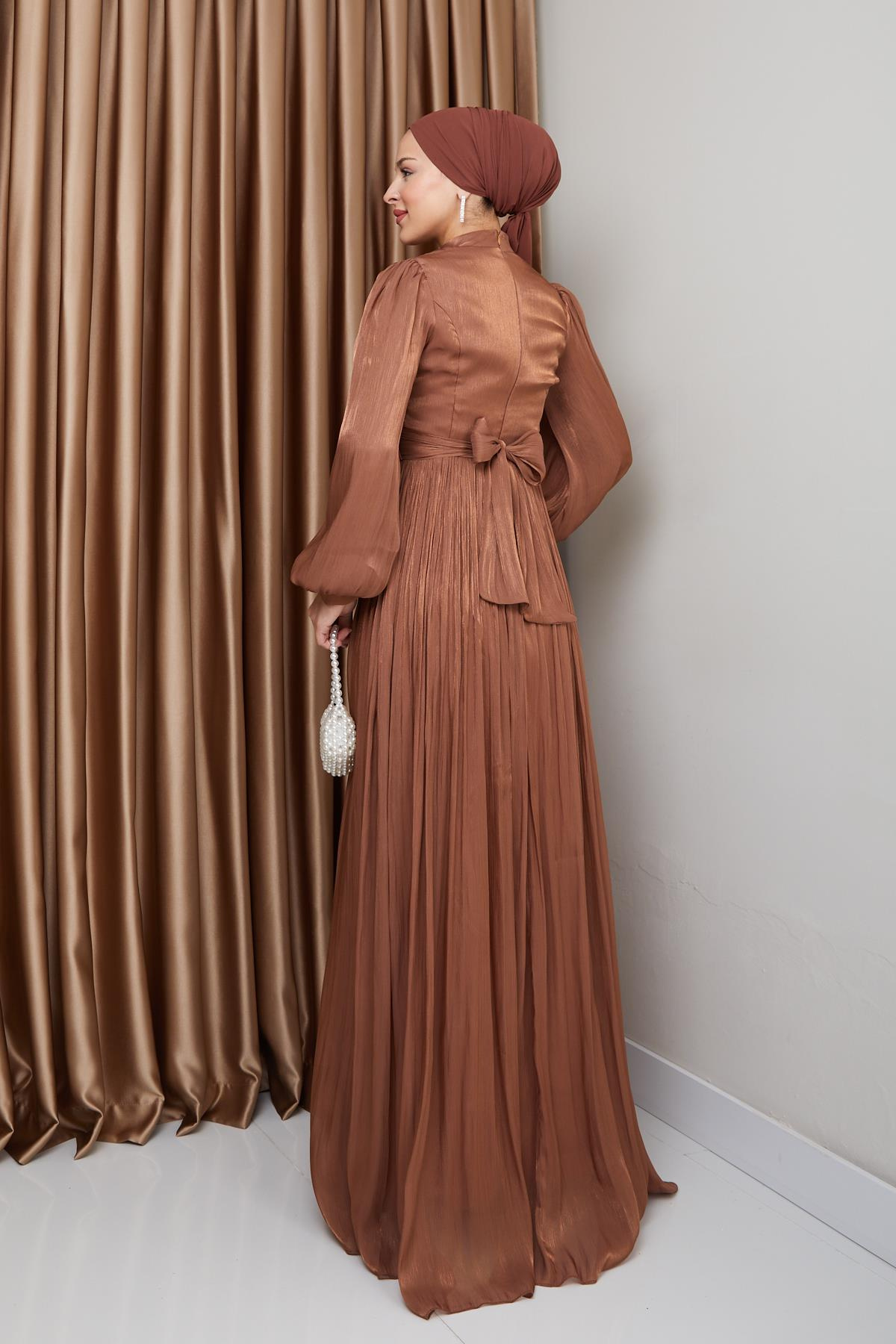 فستان سهرة حريري من يوريو للحجاب مع حزام خصر وتفاصيل مجمعة التبغ 1225