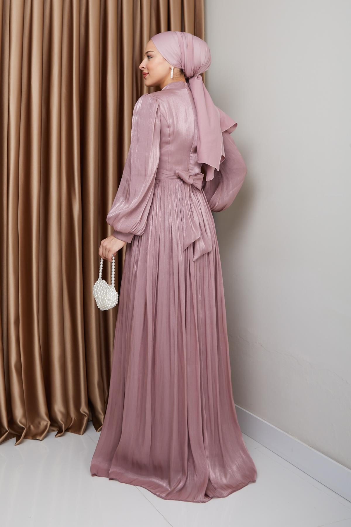 فستان سهرة حريري من يوريو للحجاب مع حزام خصر وتفاصيل مجمعة وَردَة 1225