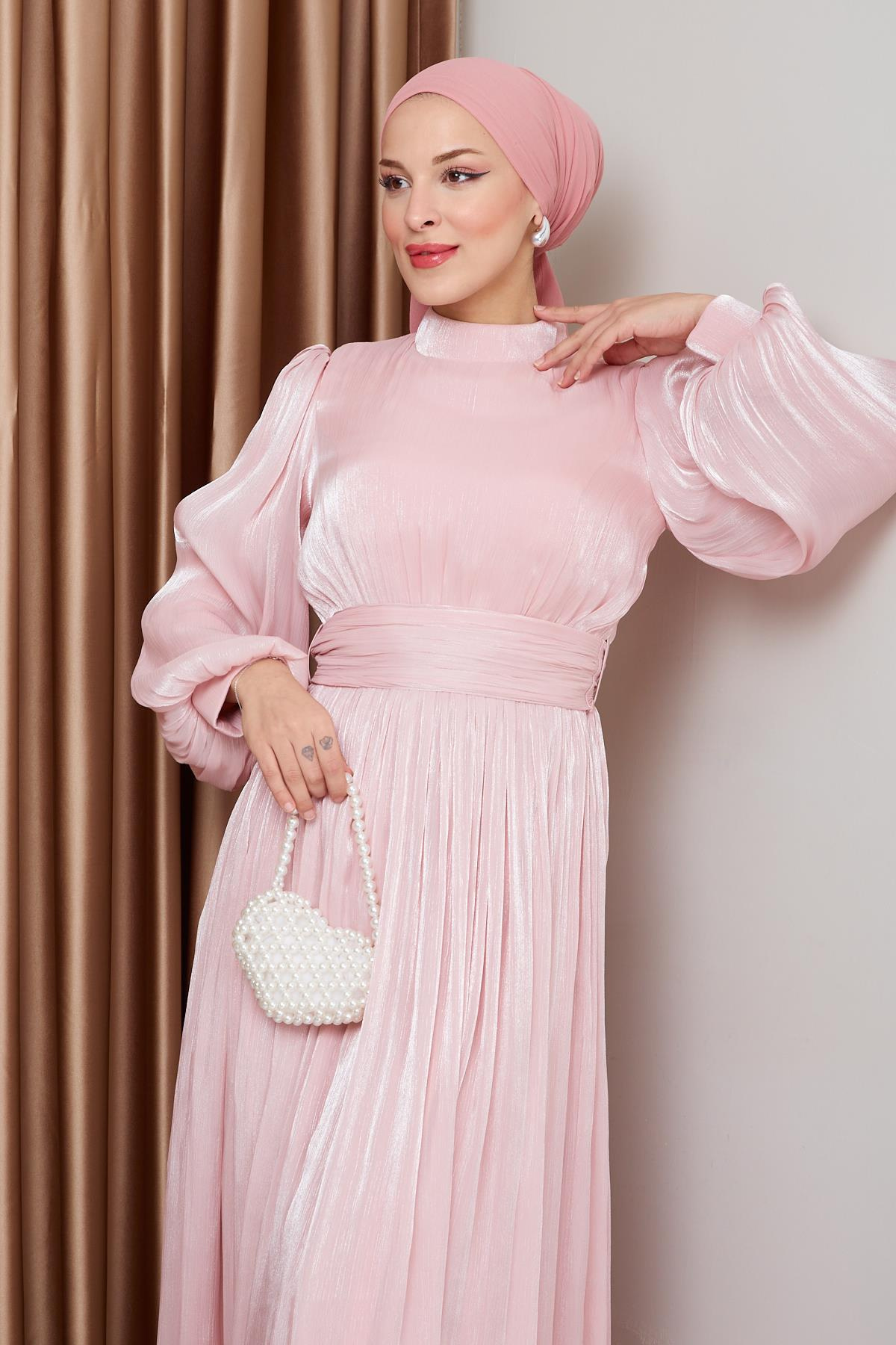 فستان سهرة حريري من يوريو للحجاب مع حزام خصر وتفاصيل مجمعة مسحوق 1225