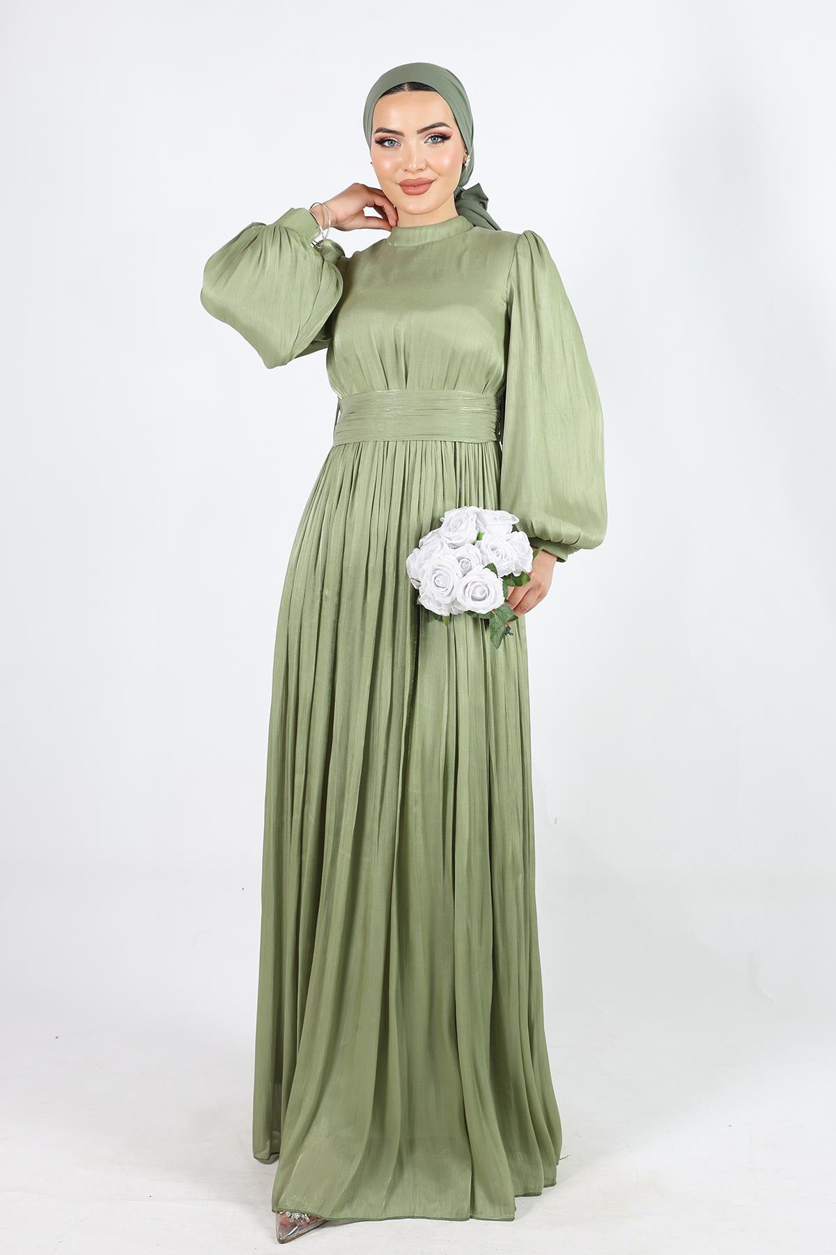 فستان سهرة حريري من يوريو للحجاب مع حزام خصر وتفاصيل مجمعة كاجلا 1225