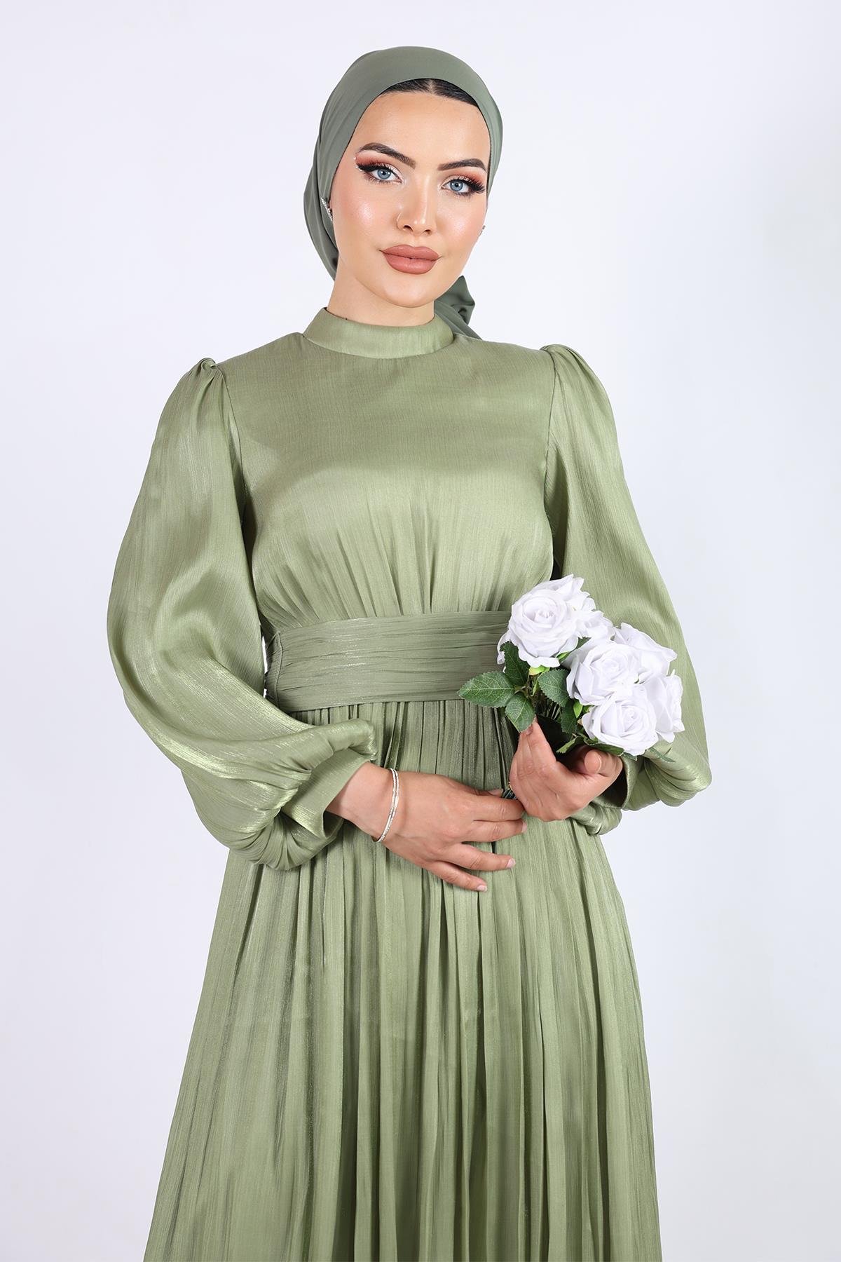 فستان سهرة حريري من يوريو للحجاب مع حزام خصر وتفاصيل مجمعة كاجلا 1225