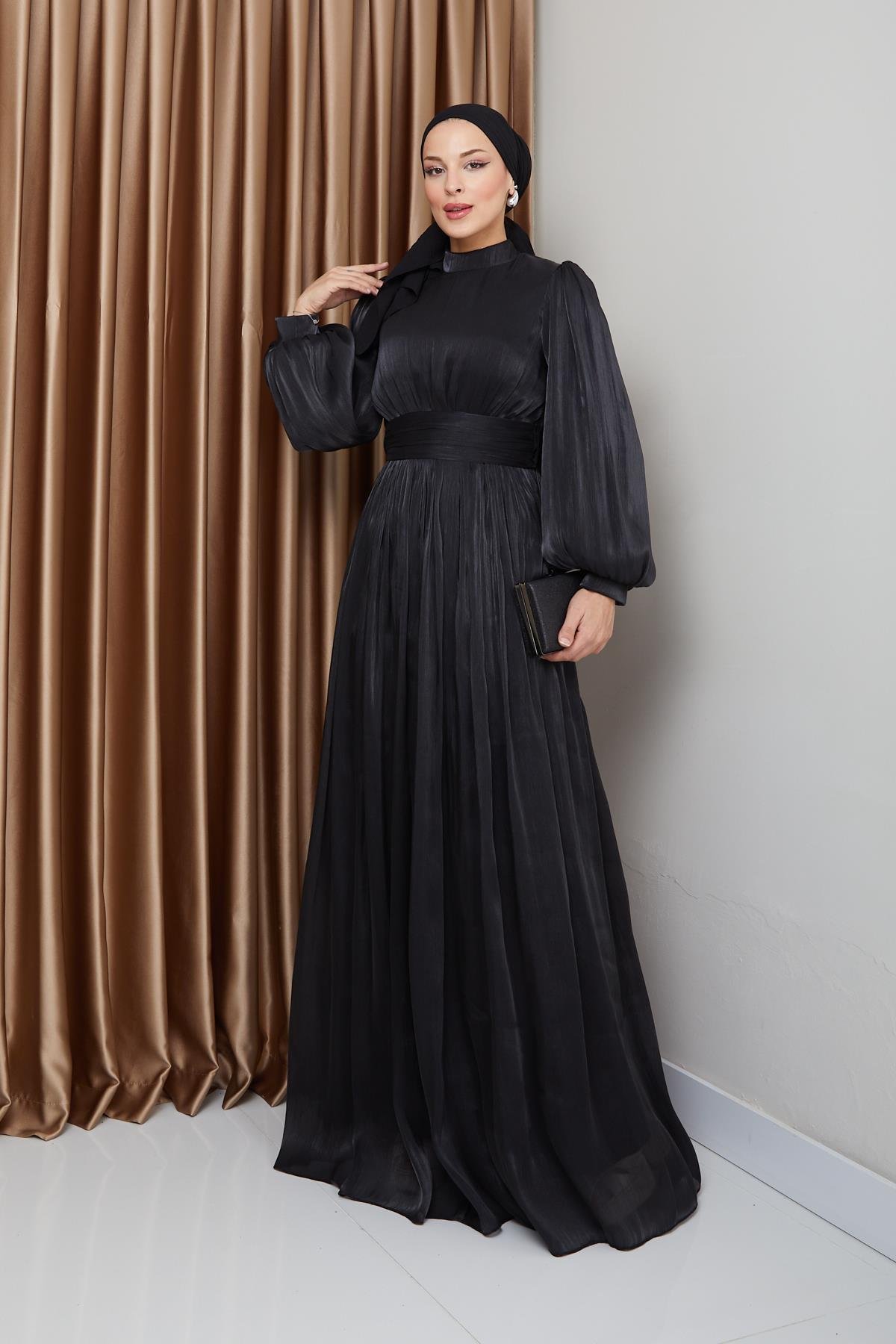 فستان سهرة حريري من يوريو للحجاب مع حزام خصر وتفاصيل مجمعة أسود 1225