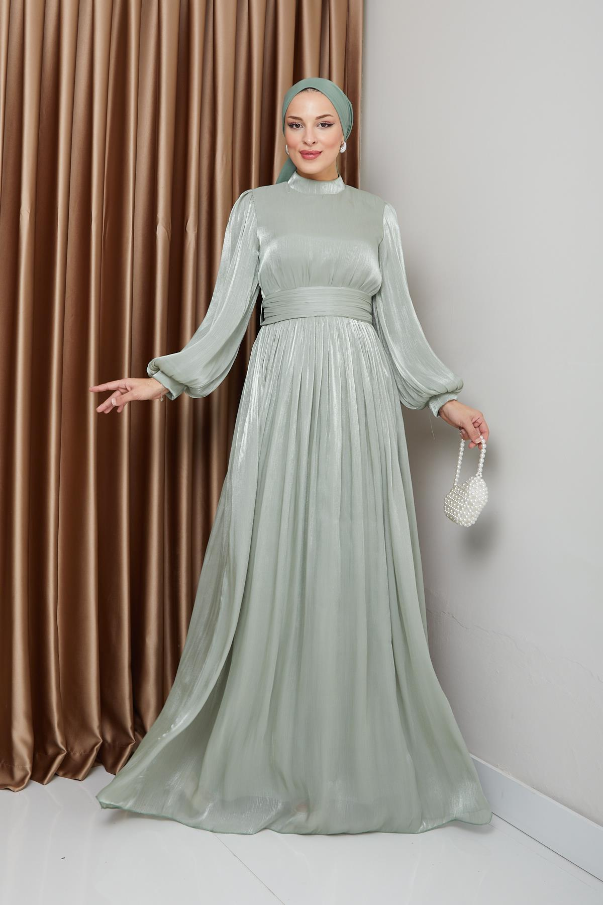 فستان سهرة حريري من يوريو للحجاب مع حزام خصر وتفاصيل مجمعة أخضر فاتح 1225